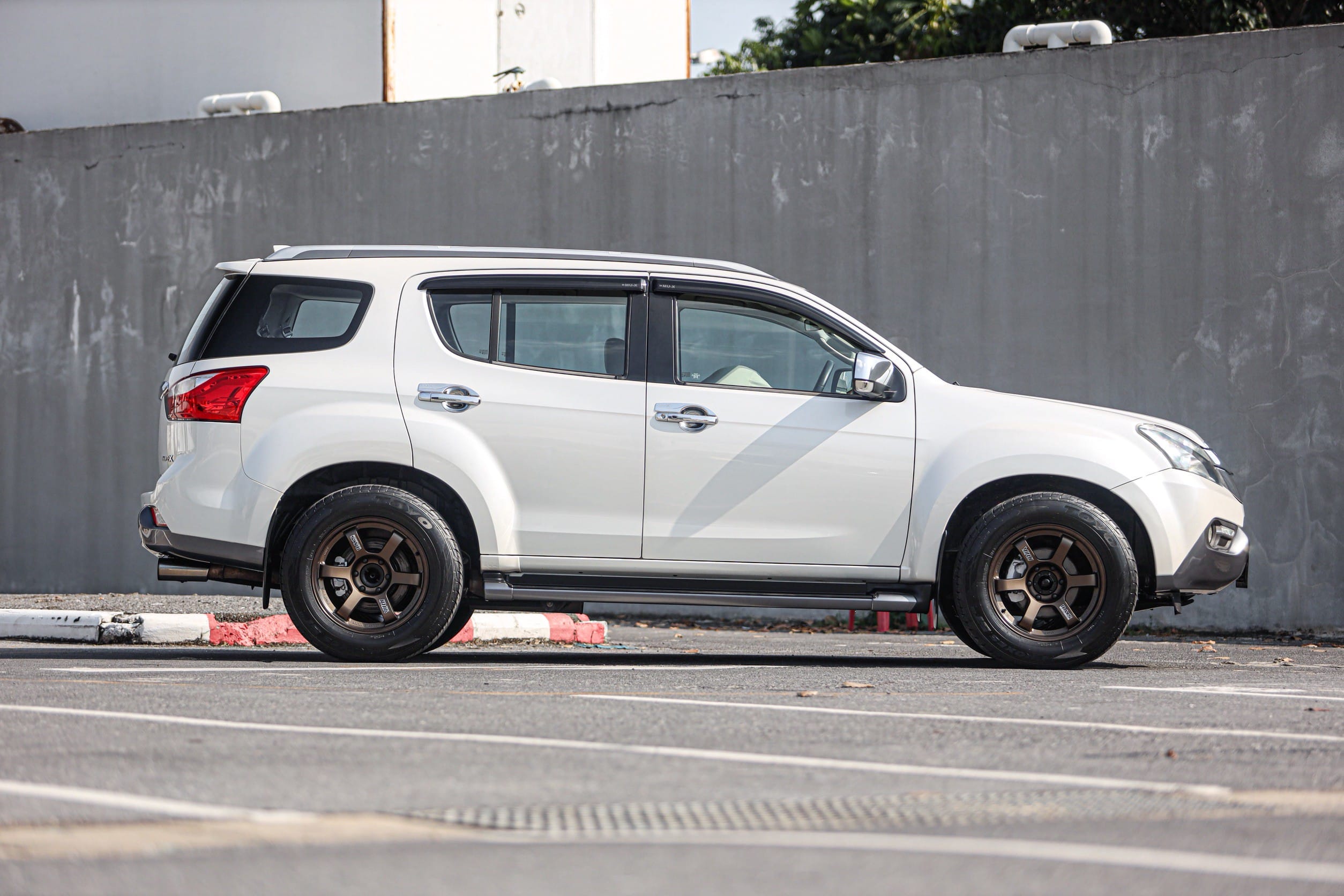 Isuzu Mu-x 2.5 MT PF-รถบ้านมือสอง