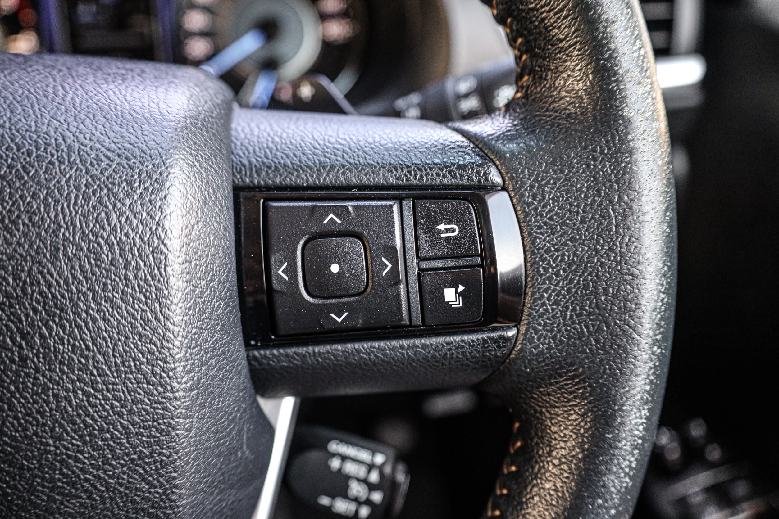 Toyota Fortuner 2.8 V 4WD PF-รถบ้านมือสอง