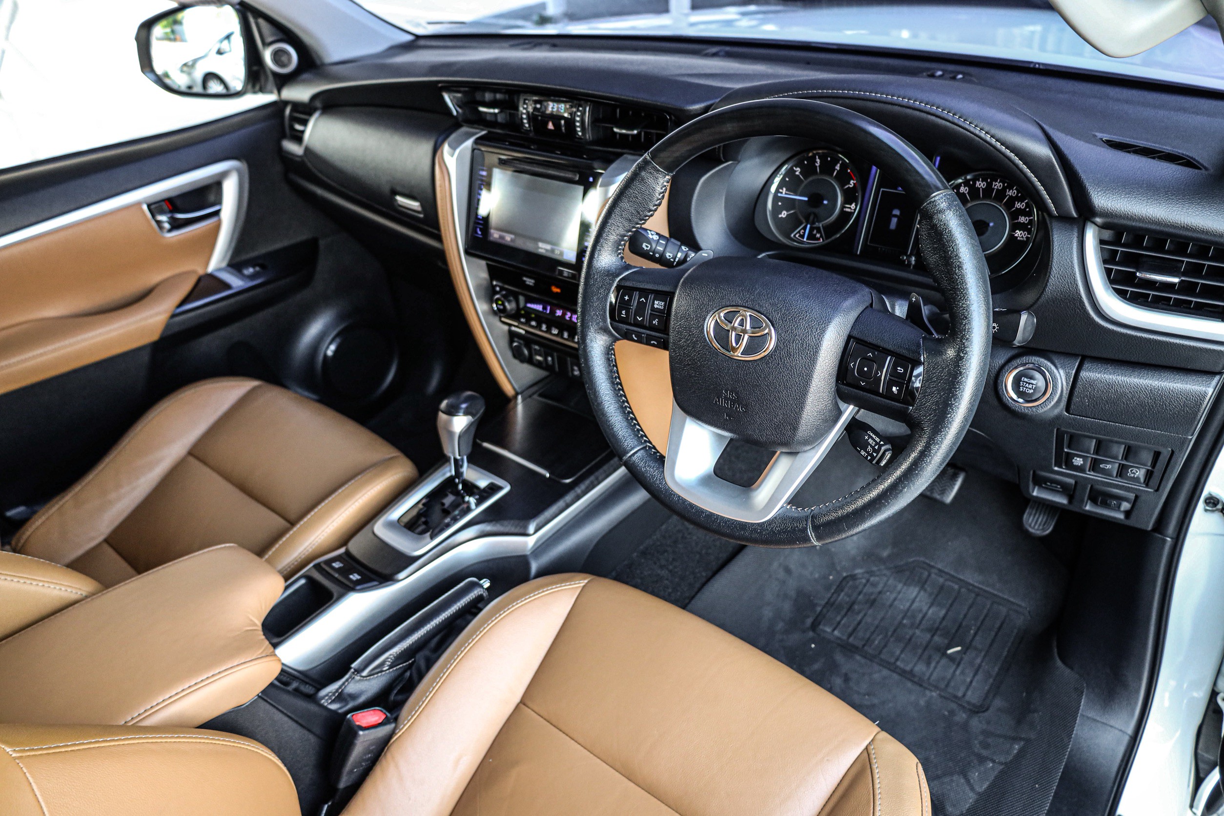 Toyota Fortuner 2.8 V 4WD PF-รถบ้านมือสอง