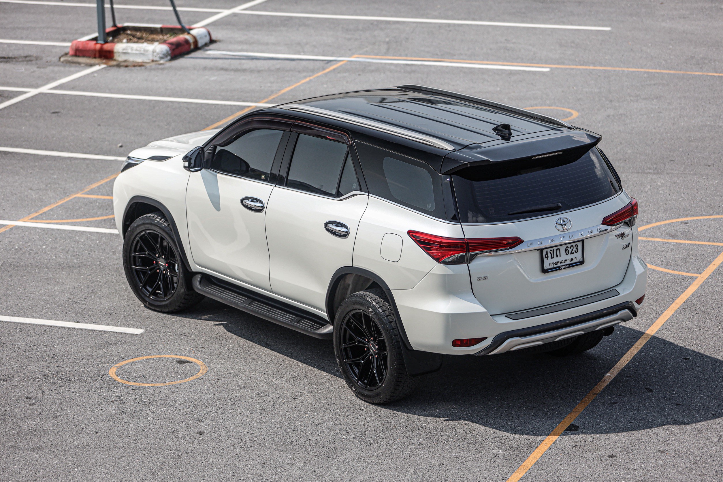 Toyota Fortuner 2.8 V 4WD PF-รถบ้านมือสอง