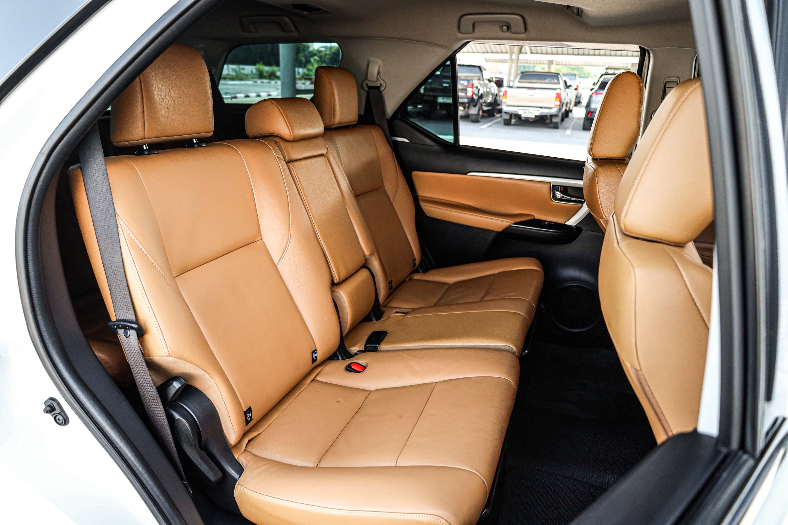 Toyota Fortuner 2.8 V 4WD PF-รถบ้านมือสอง