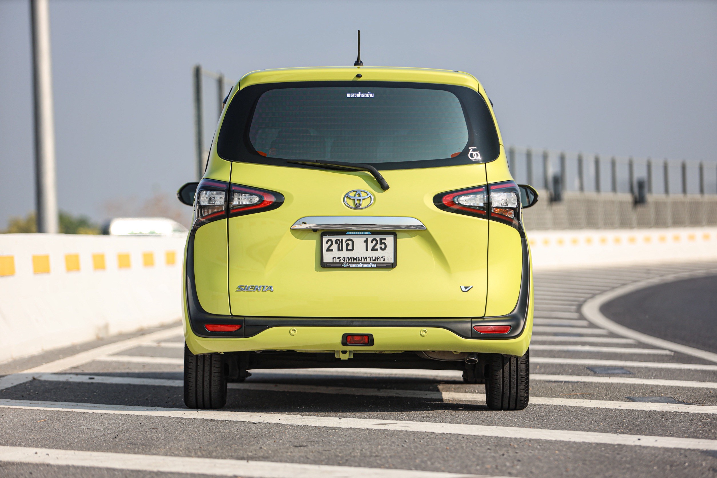 Toyota Sienta 1.5 V PF-รถบ้านมือสอง