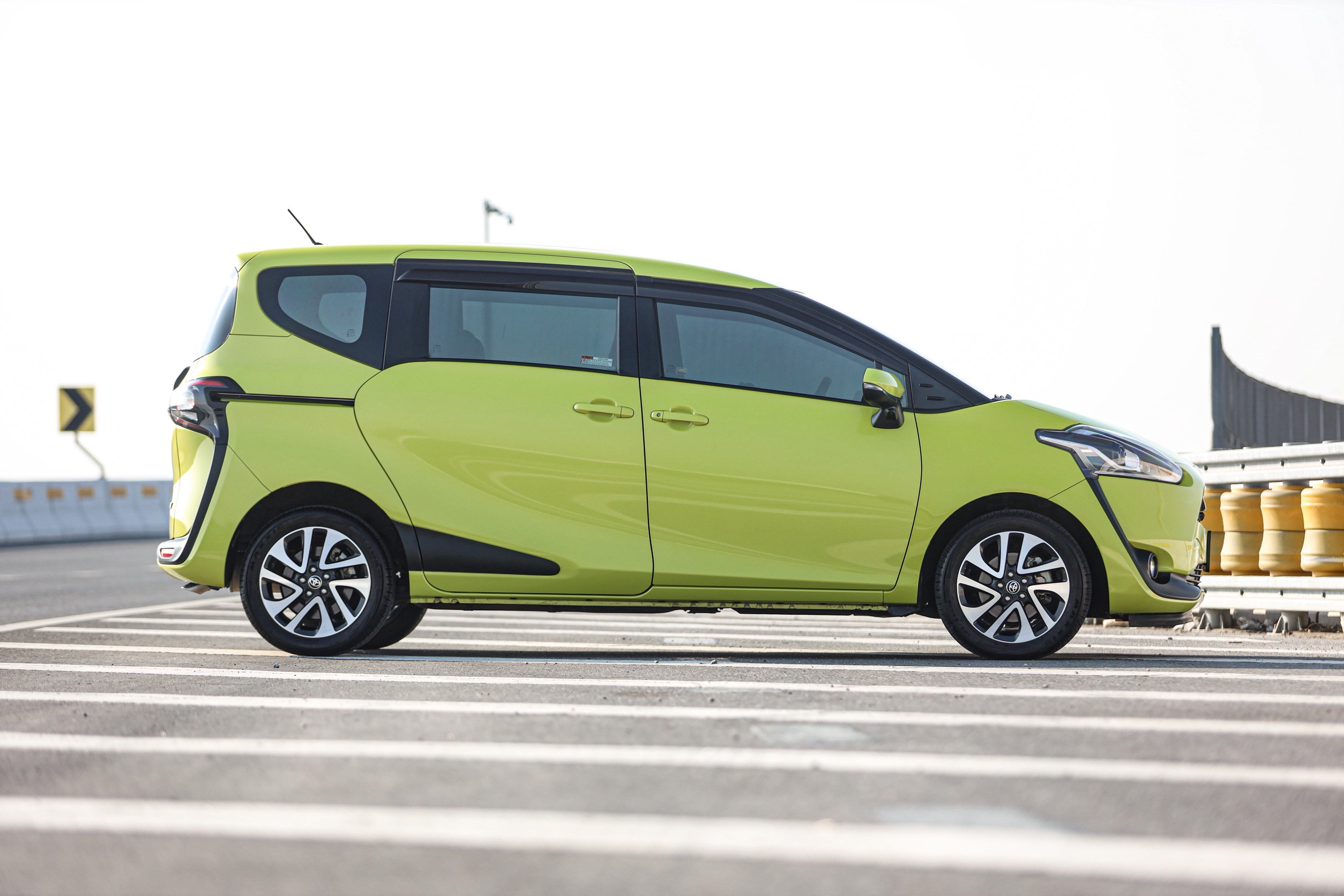 Toyota Sienta 1.5 V PF-รถบ้านมือสอง