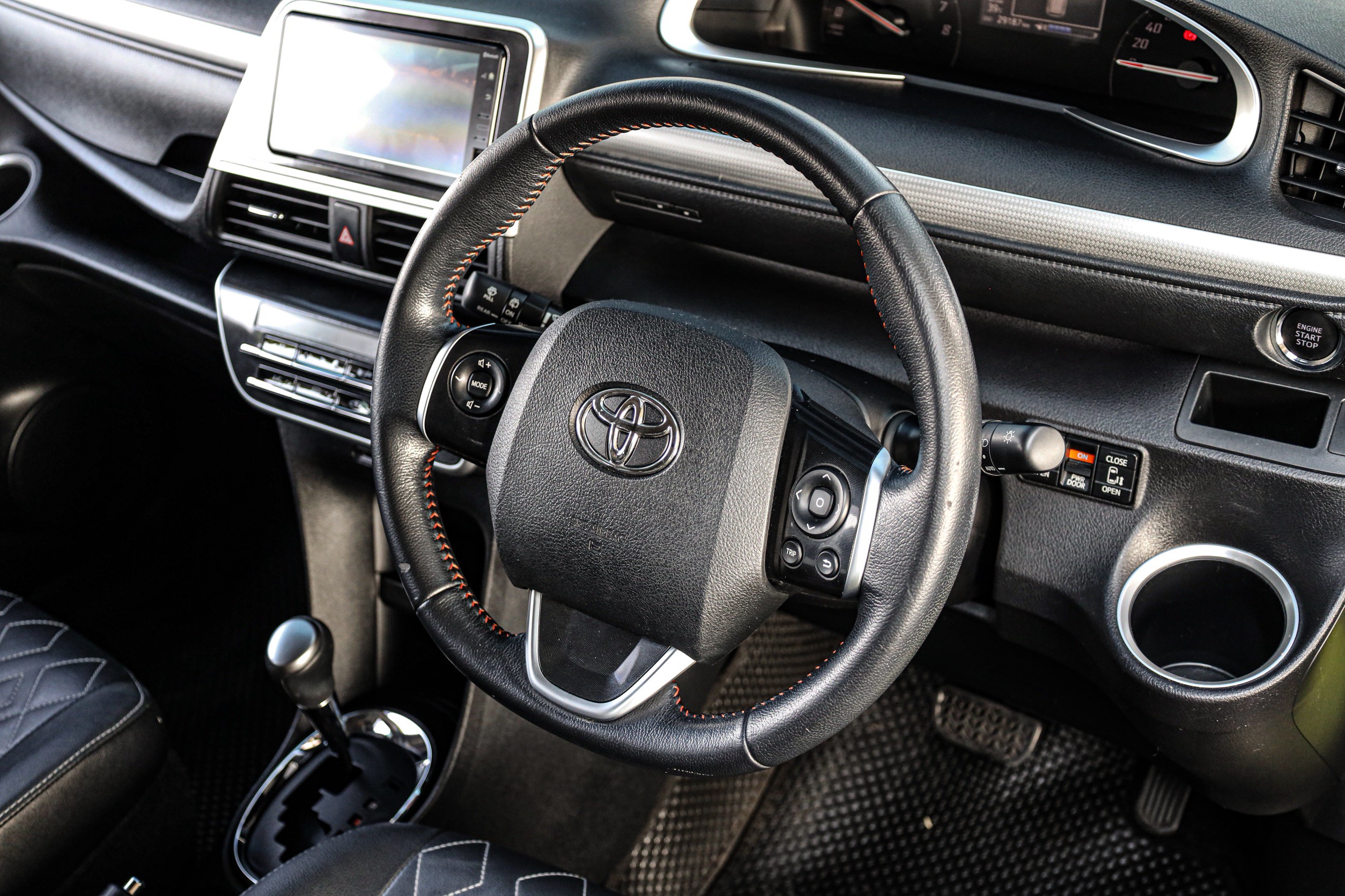 Toyota Sienta 1.5 V PF-รถบ้านมือสอง