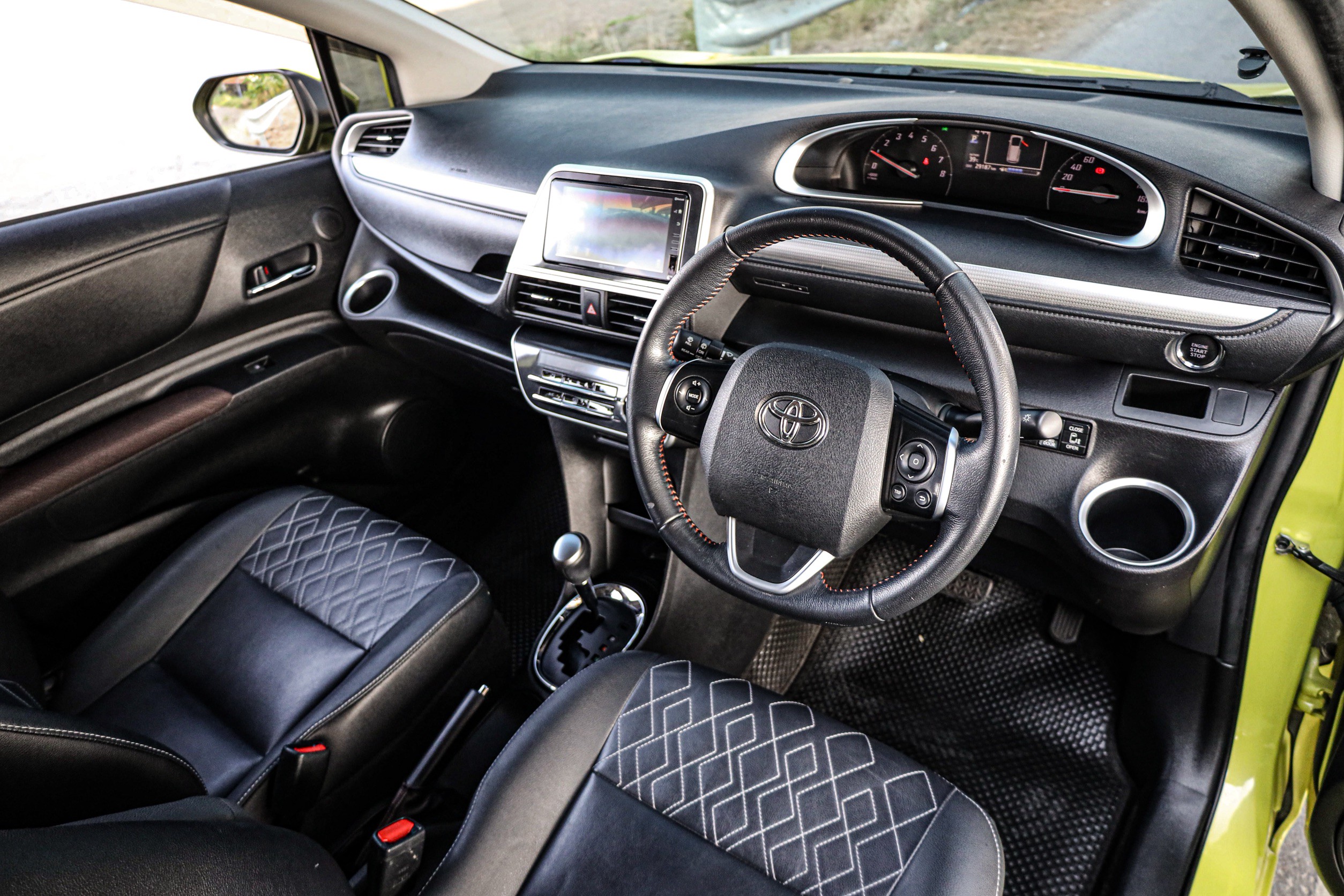 Toyota Sienta 1.5 V PF-รถบ้านมือสอง