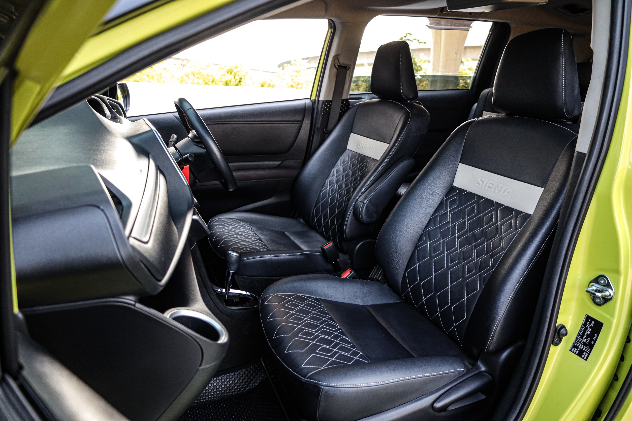 Toyota Sienta 1.5 V PF-รถบ้านมือสอง