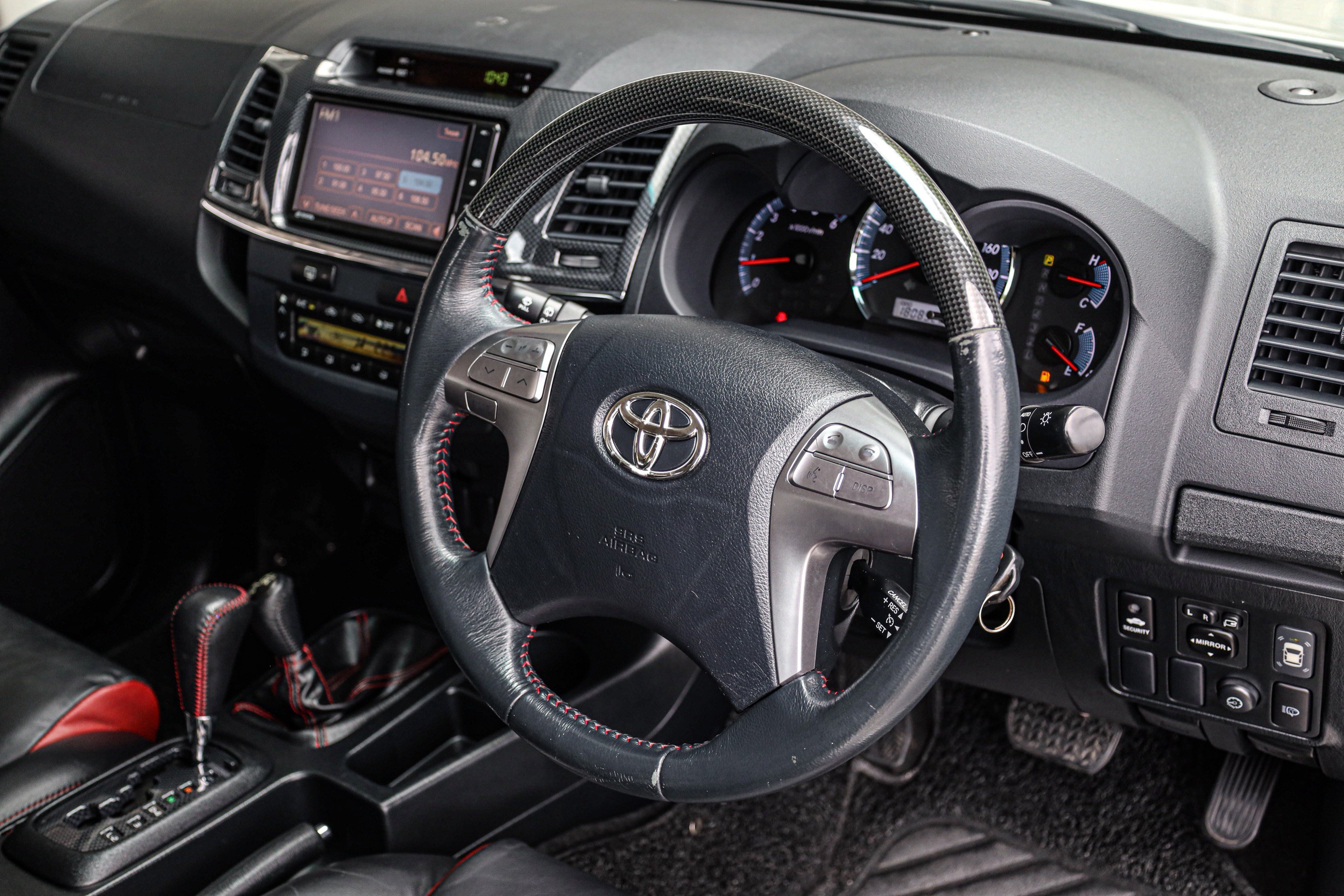Toyota Fortuner 3.0 4WD TRD PF-รถบ้านมือสอง