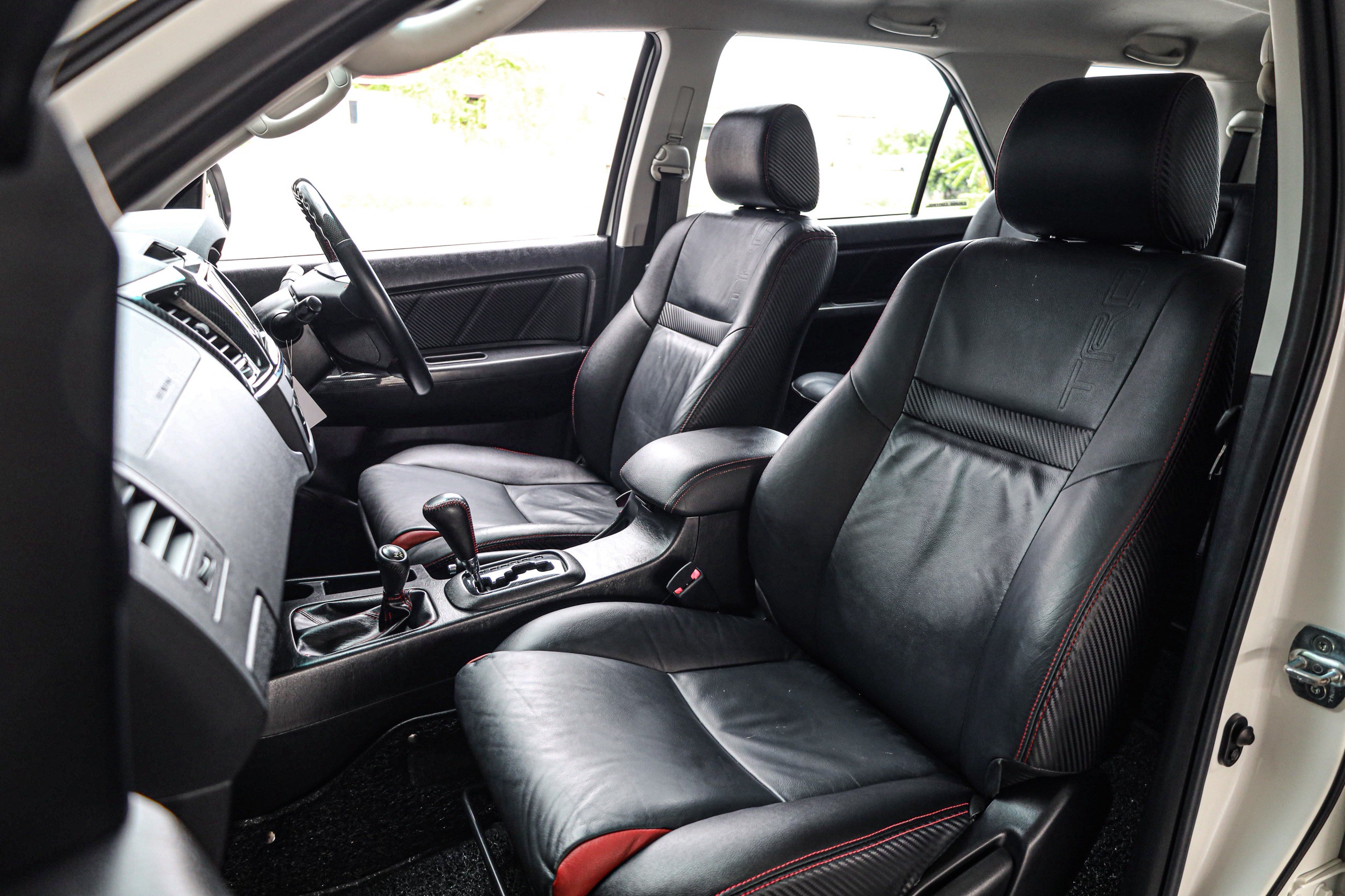 Toyota Fortuner 3.0 4WD TRD PF-รถบ้านมือสอง