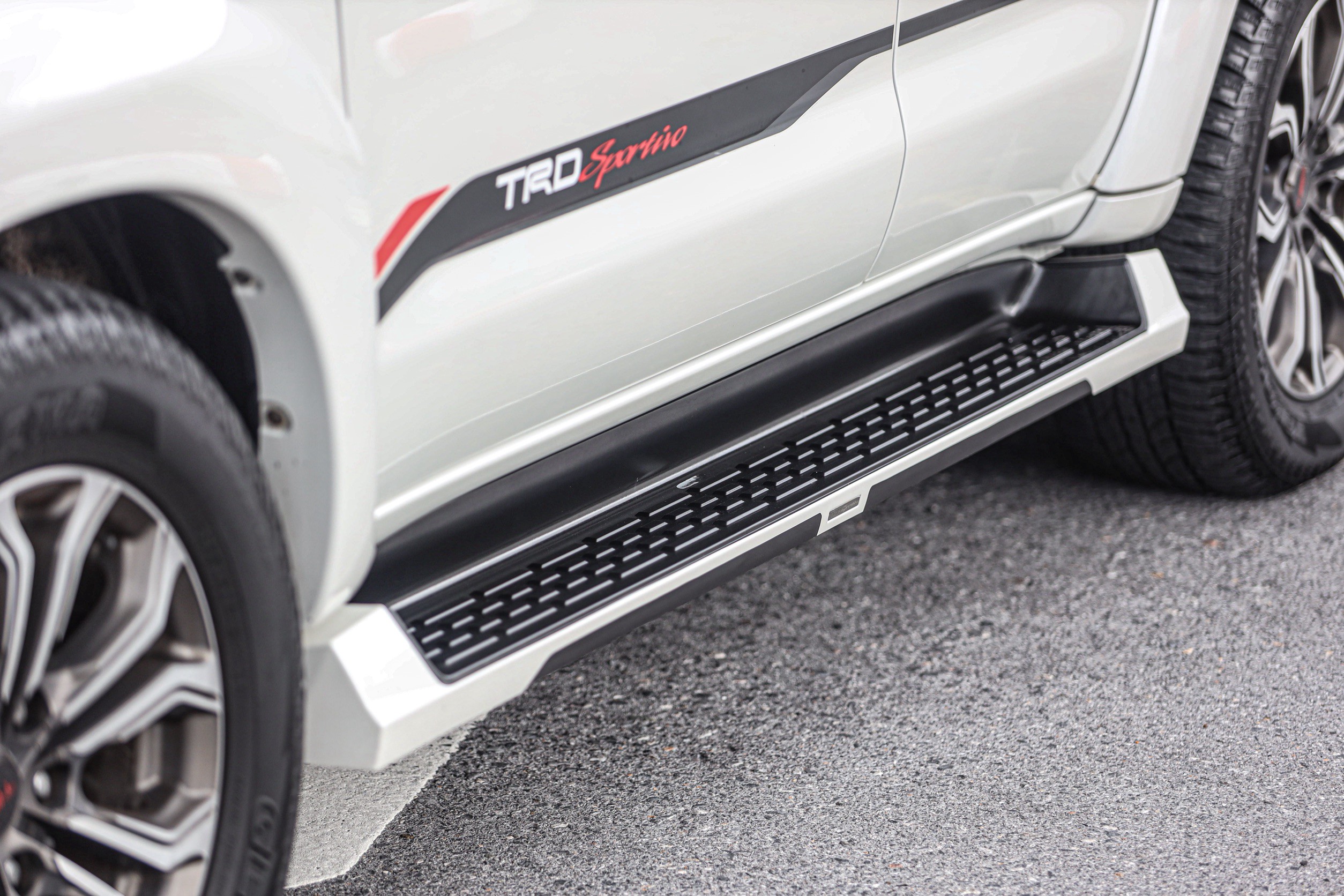 Toyota Fortuner 3.0 4WD TRD PF-รถบ้านมือสอง