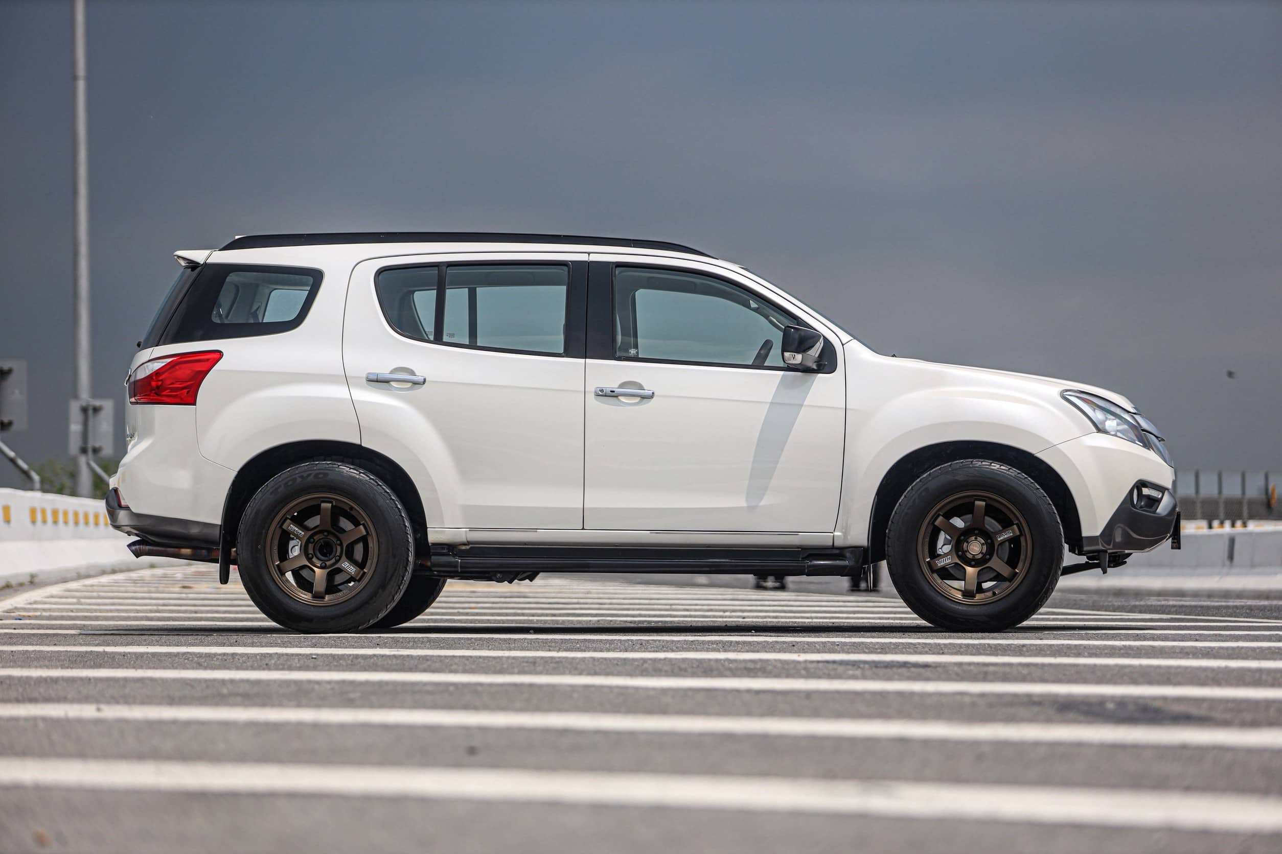 Isuzu Mu-x 2.5 MT PF-รถบ้านมือสอง