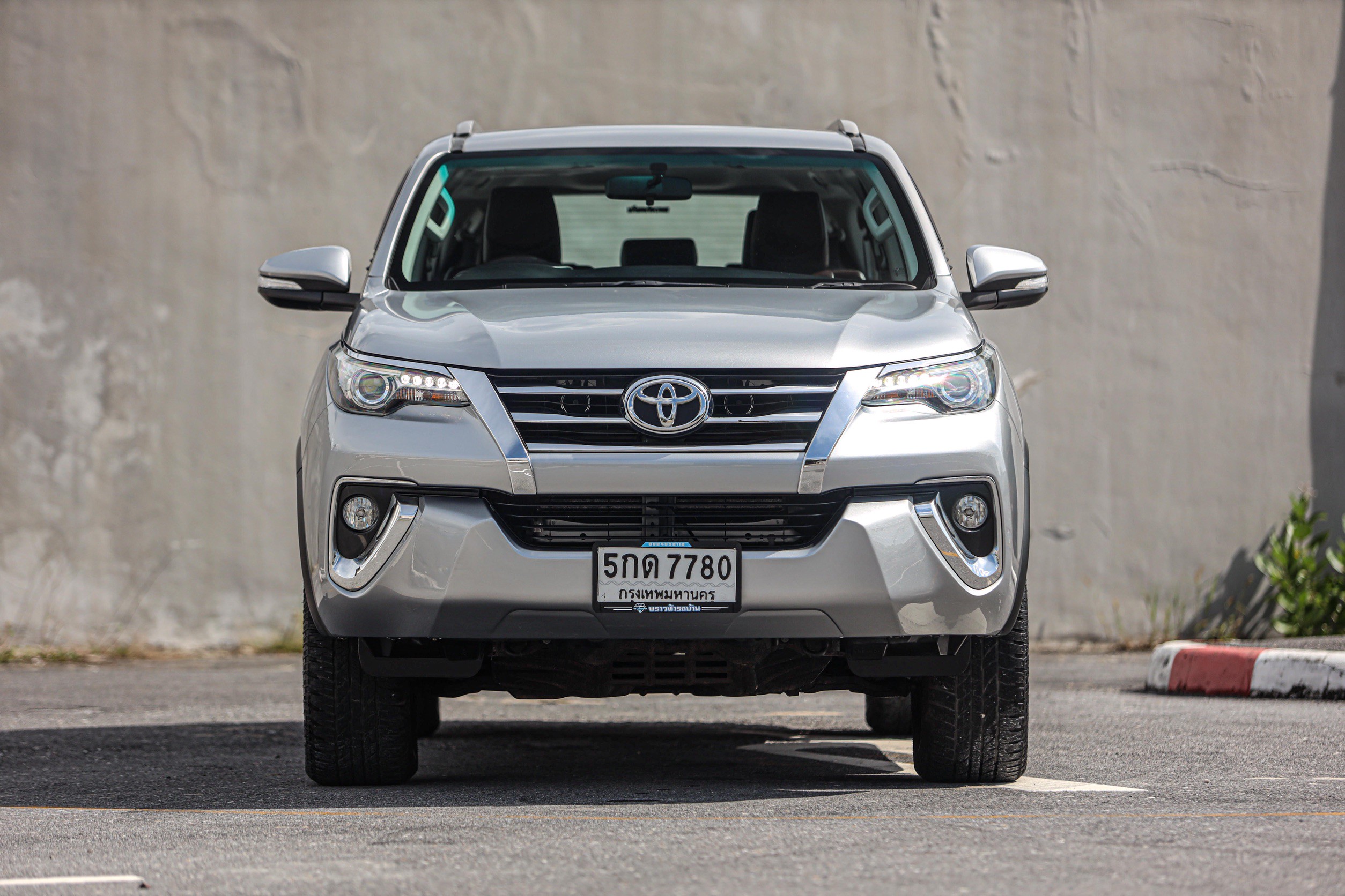 Toyota Fortuner 2.4 V 2WD PF-รถบ้านมือสอง