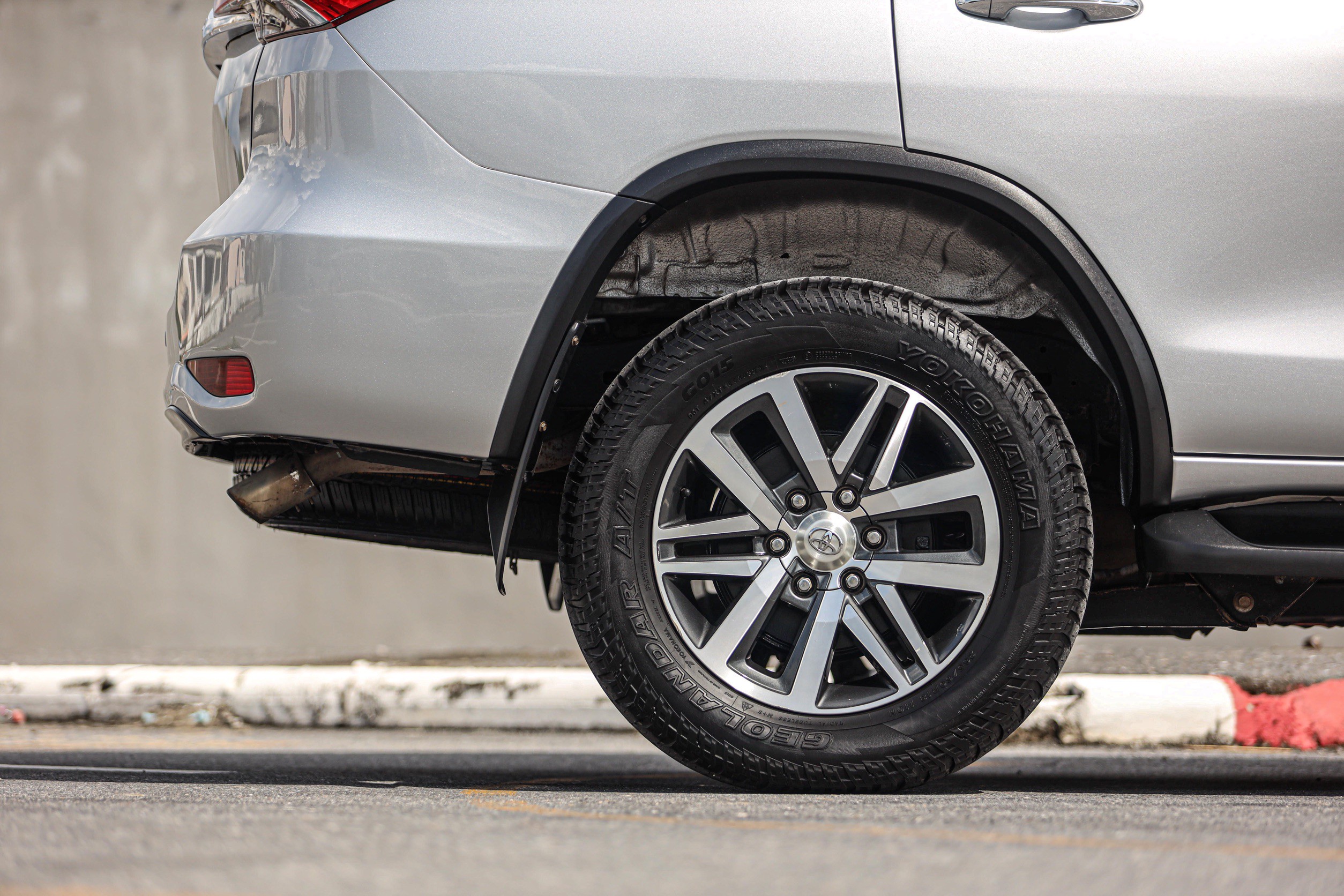 Toyota Fortuner 2.4 V 2WD PF-รถบ้านมือสอง