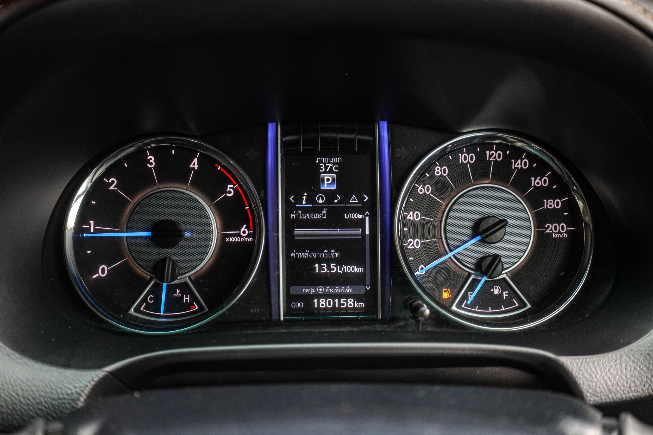 Toyota Fortuner 2.4 V 2WD PF-รถบ้านมือสอง