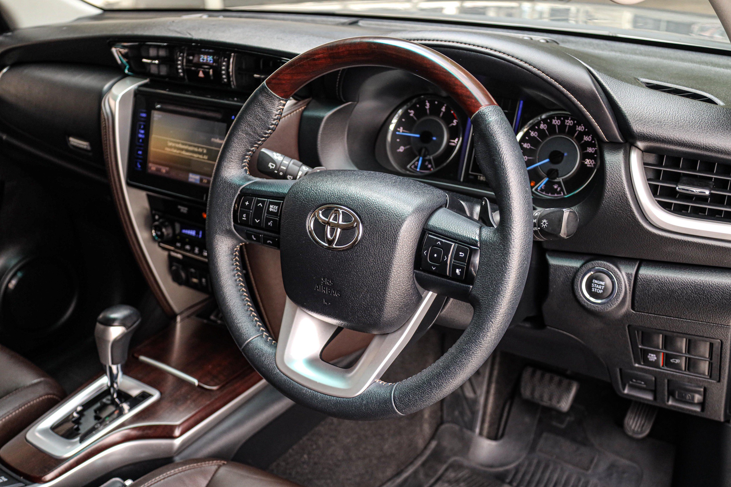 Toyota Fortuner 2.4 V 2WD PF-รถบ้านมือสอง
