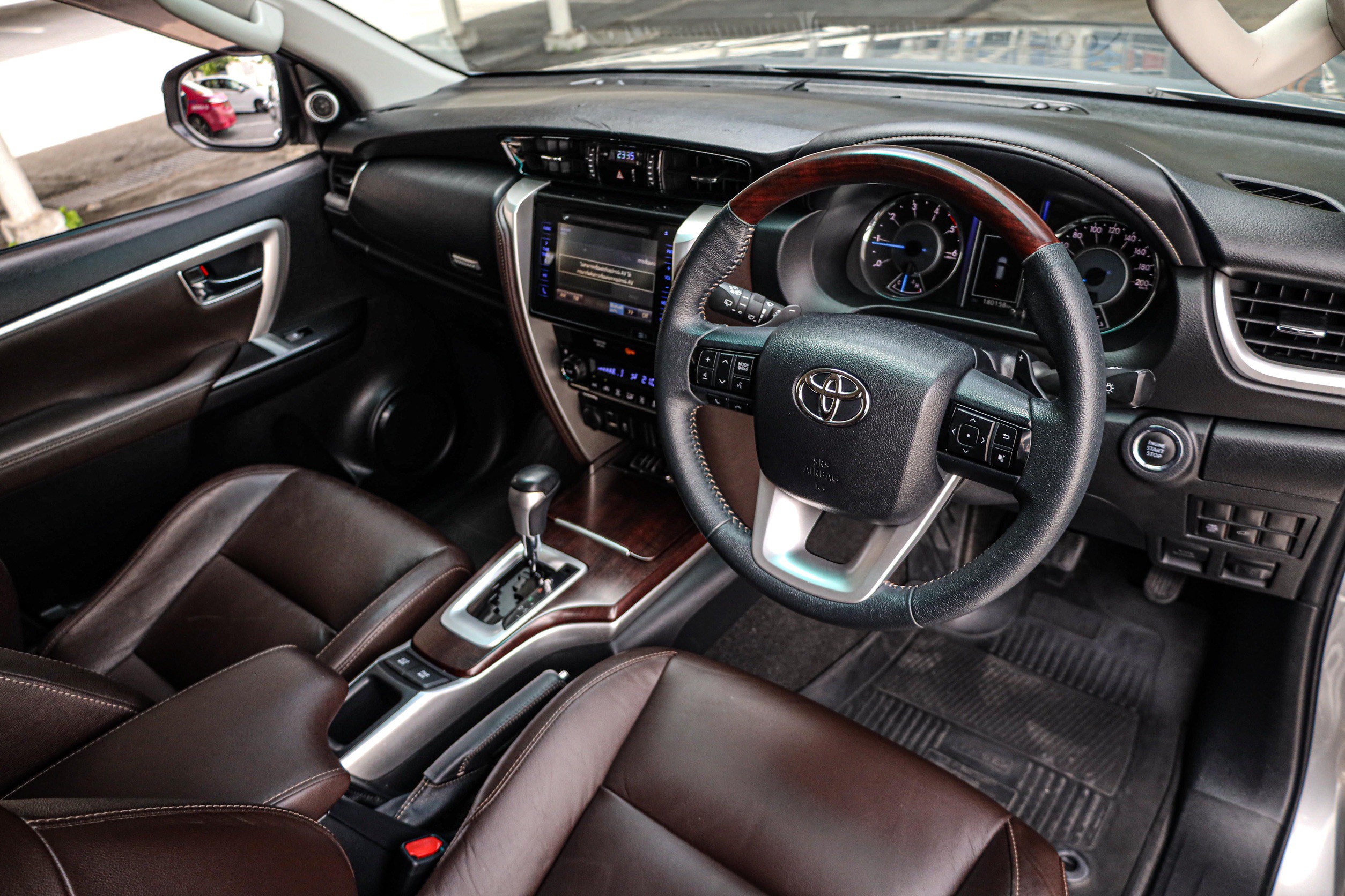 Toyota Fortuner 2.4 V 2WD PF-รถบ้านมือสอง