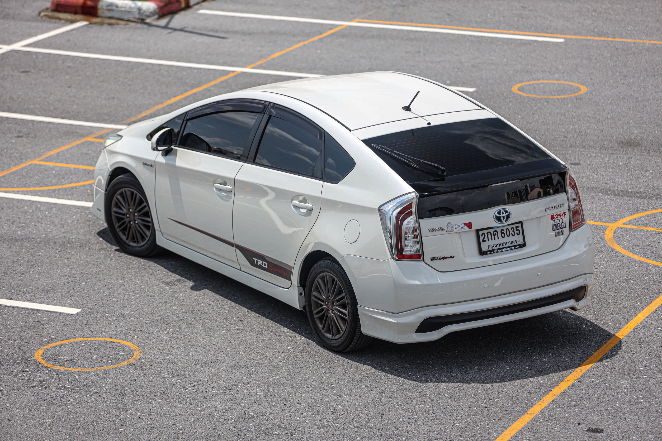Toyota Prius 1.8 Hybrid TRD Sportivo PF-รถบ้านมือสอง
