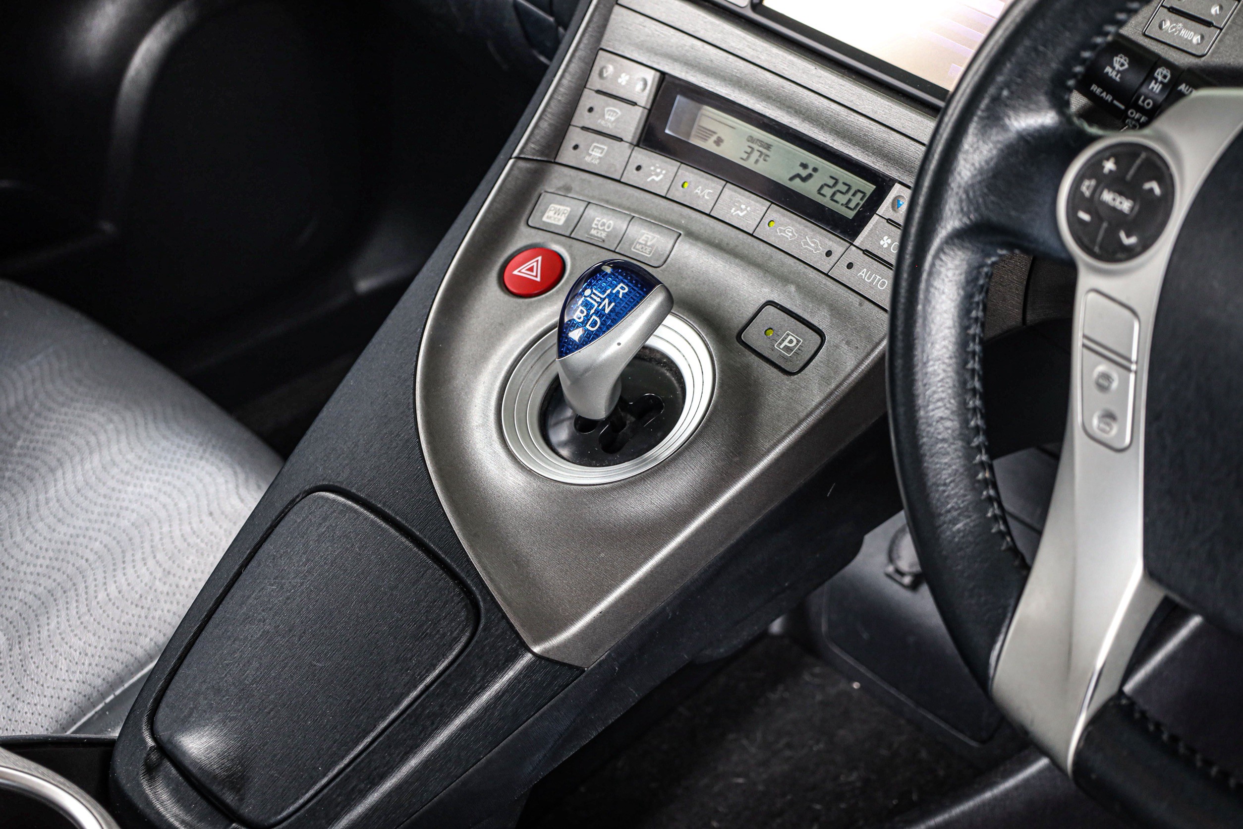 Toyota Prius 1.8 Hybrid TRD Sportivo PF-รถบ้านมือสอง