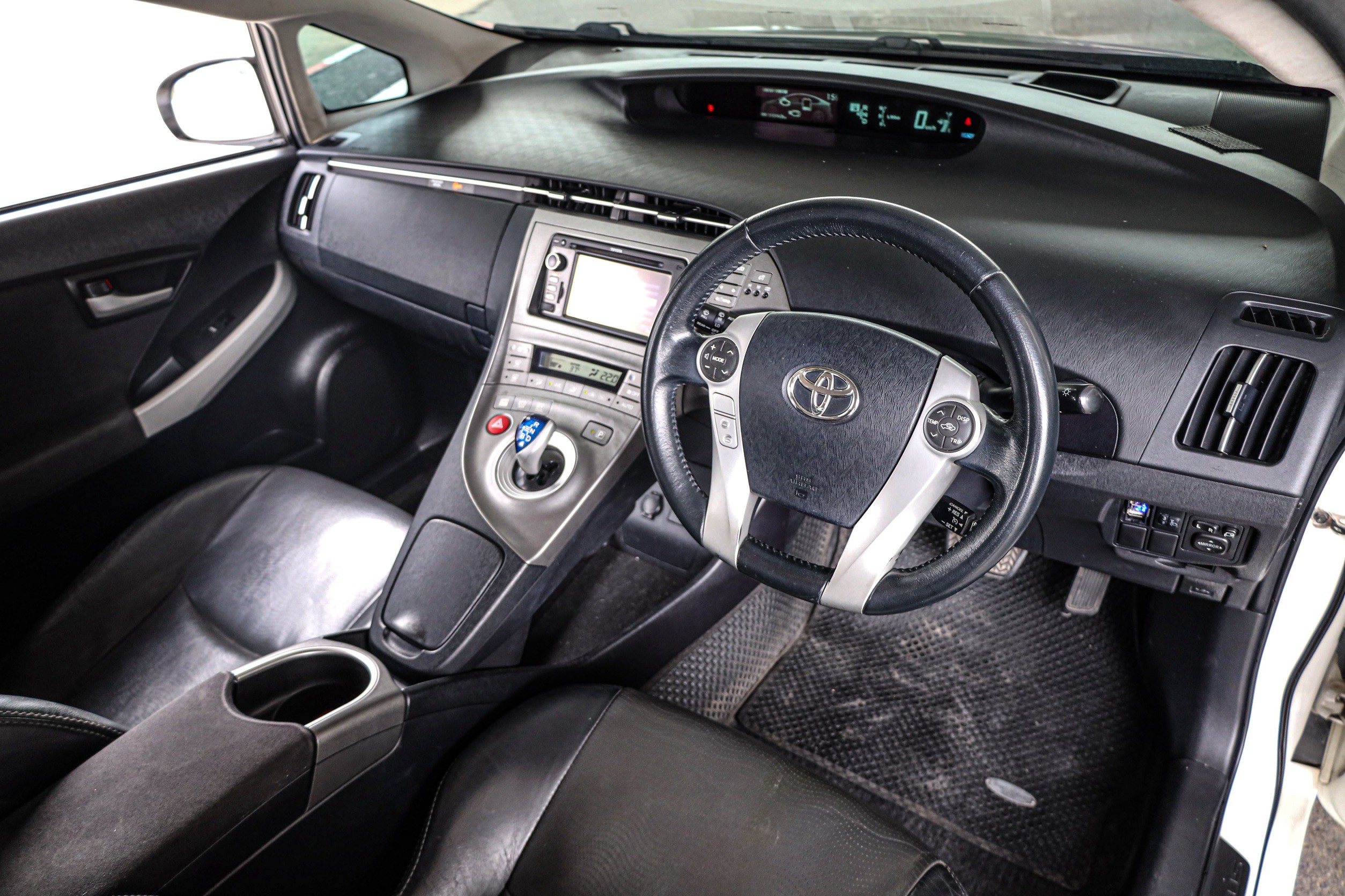 Toyota Prius 1.8 Hybrid TRD Sportivo PF-รถบ้านมือสอง