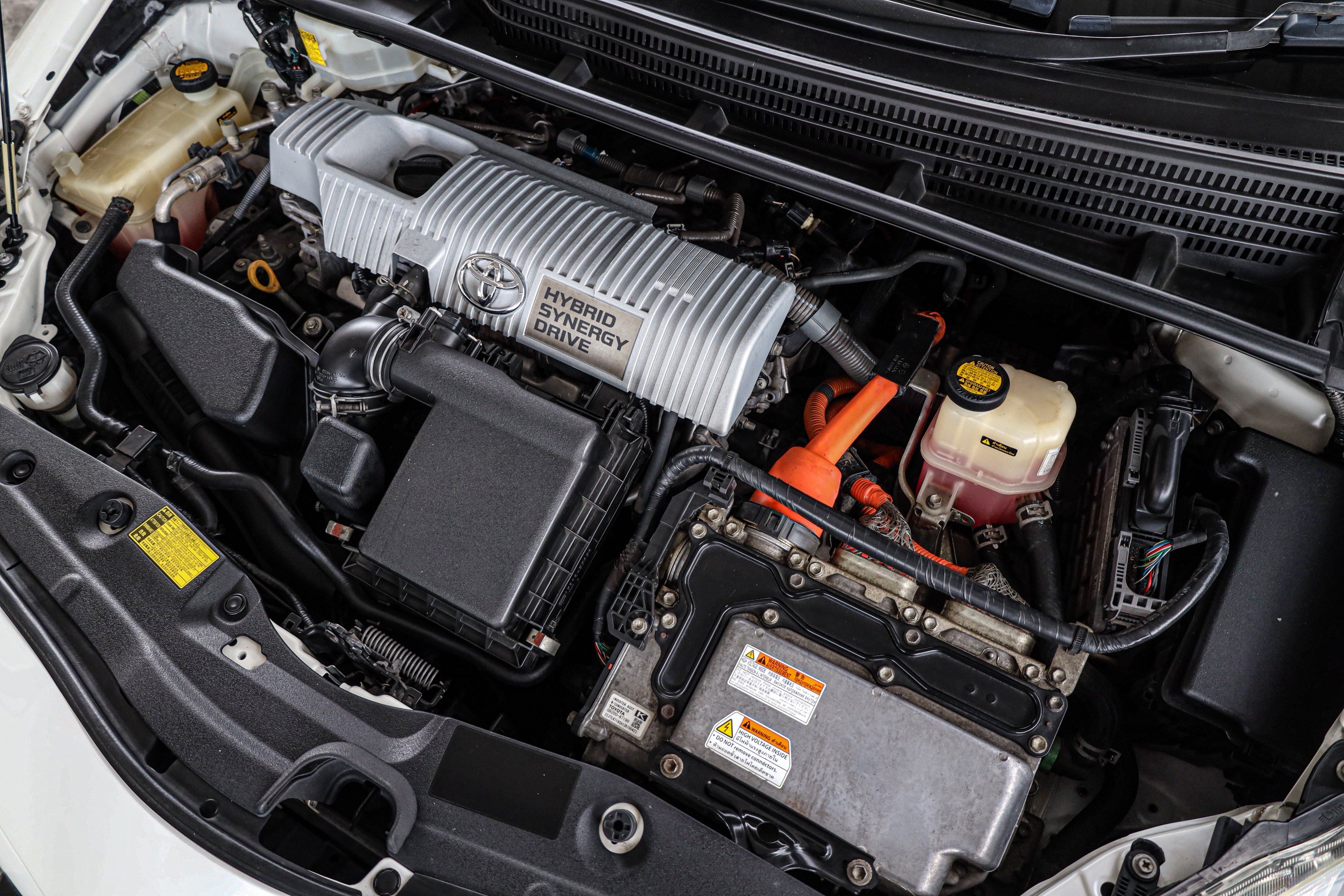 Toyota Prius 1.8 Hybrid TRD Sportivo PF-รถบ้านมือสอง