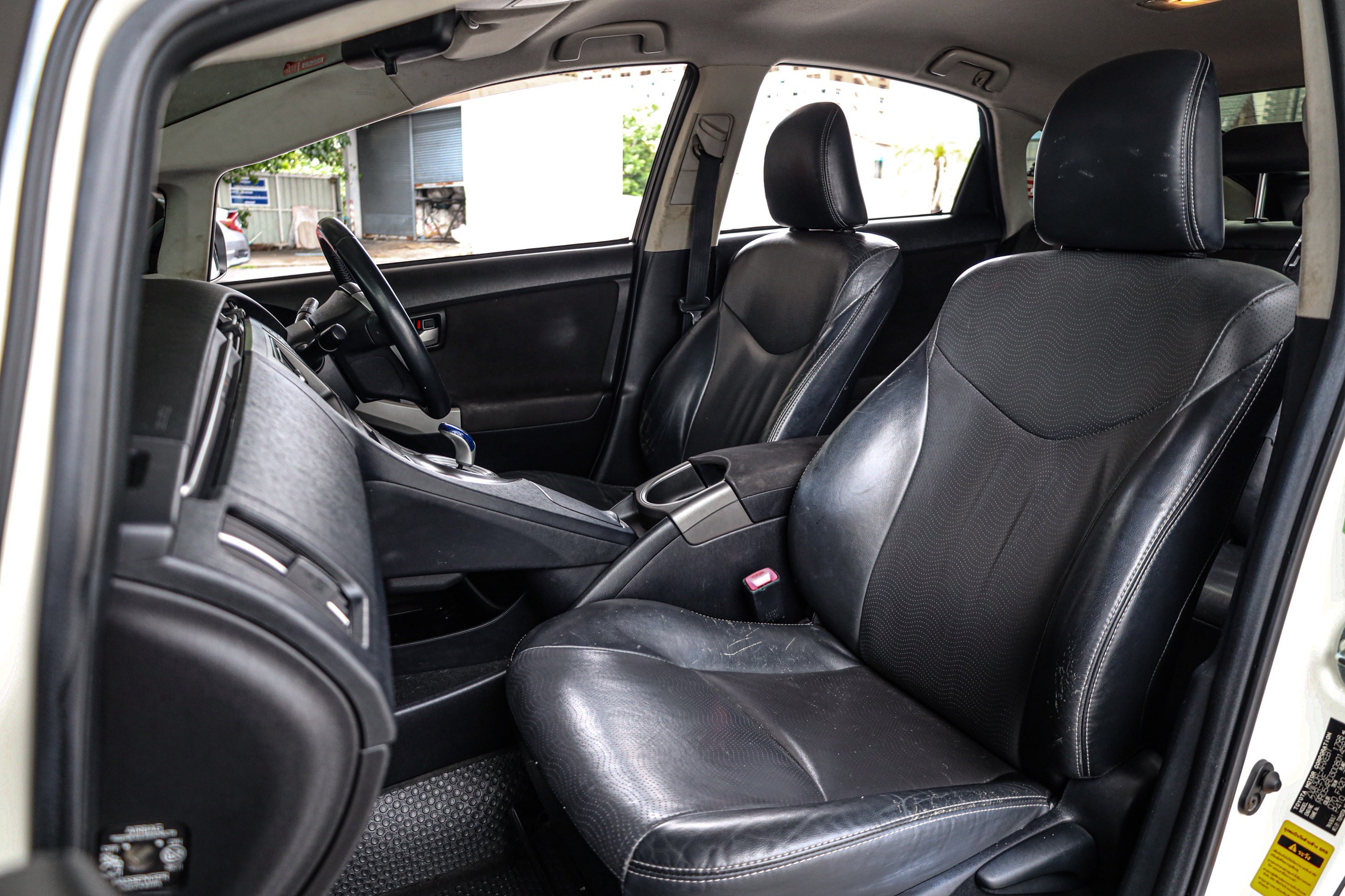 Toyota Prius 1.8 Hybrid TRD Sportivo PF-รถบ้านมือสอง