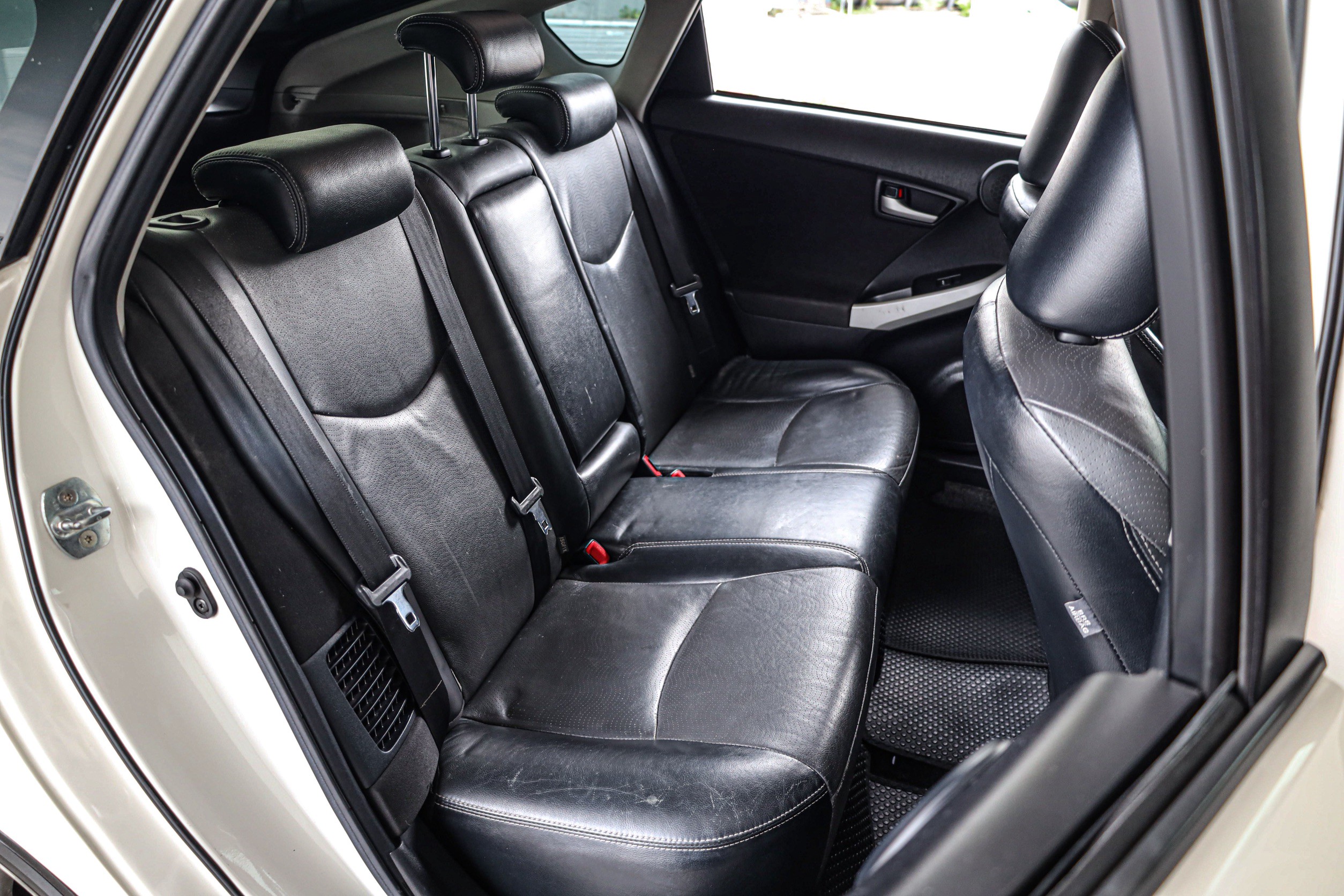 Toyota Prius 1.8 Hybrid TRD Sportivo PF-รถบ้านมือสอง