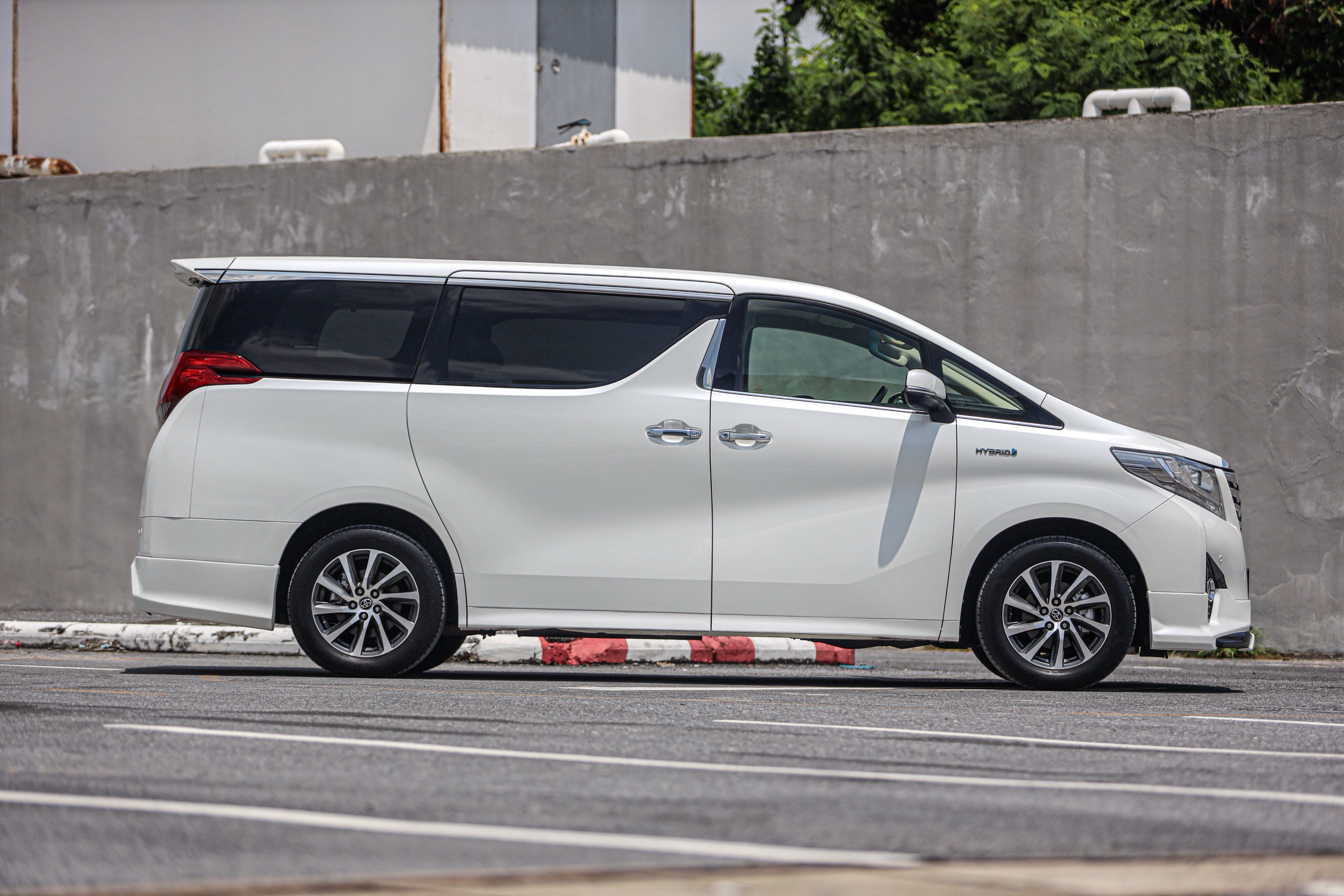 Toyota Alphard Hybrid SR C-Package E-Four PF-รถบ้านมือสอง