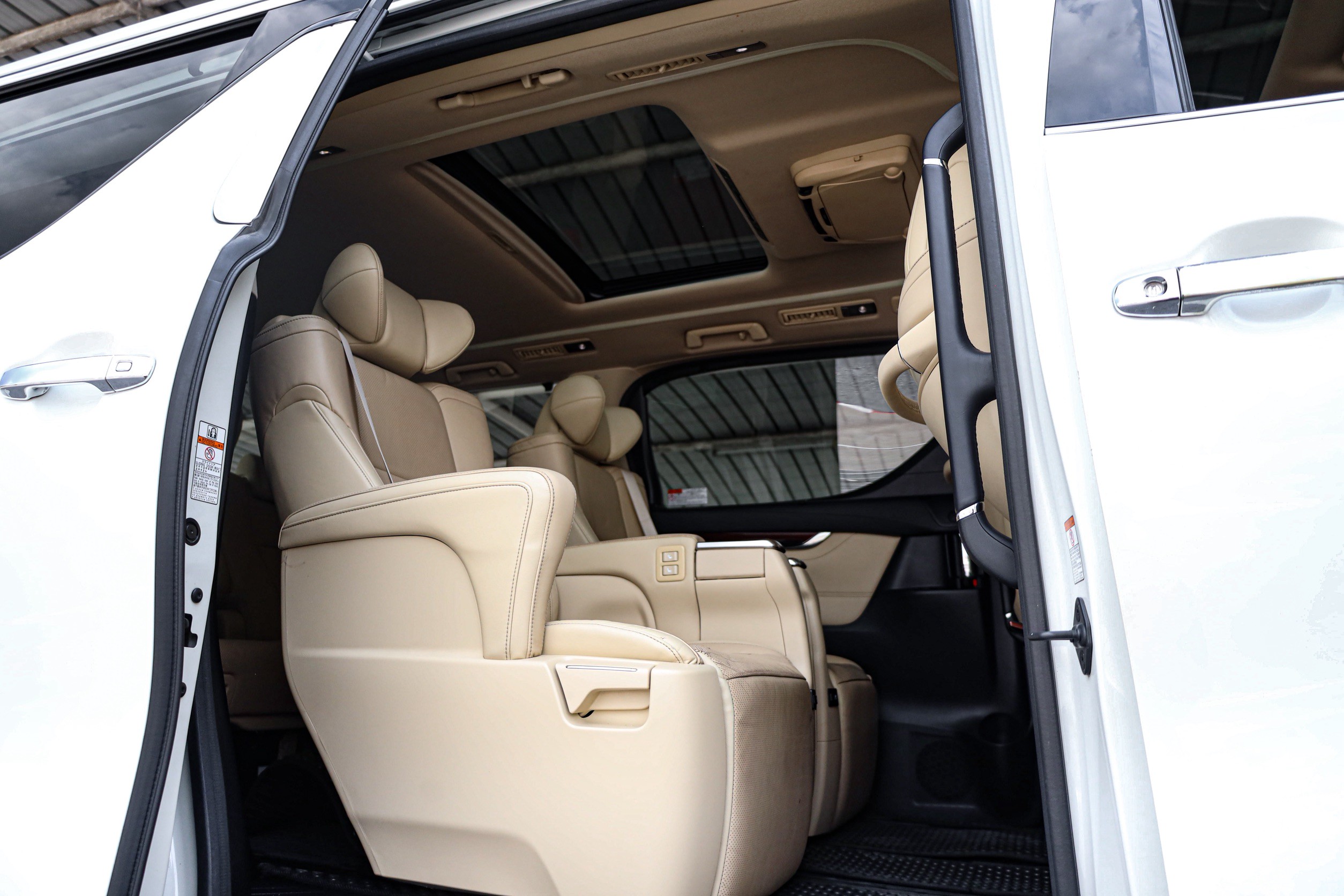 Toyota Alphard Hybrid SR C-Package E-Four PF-รถบ้านมือสอง