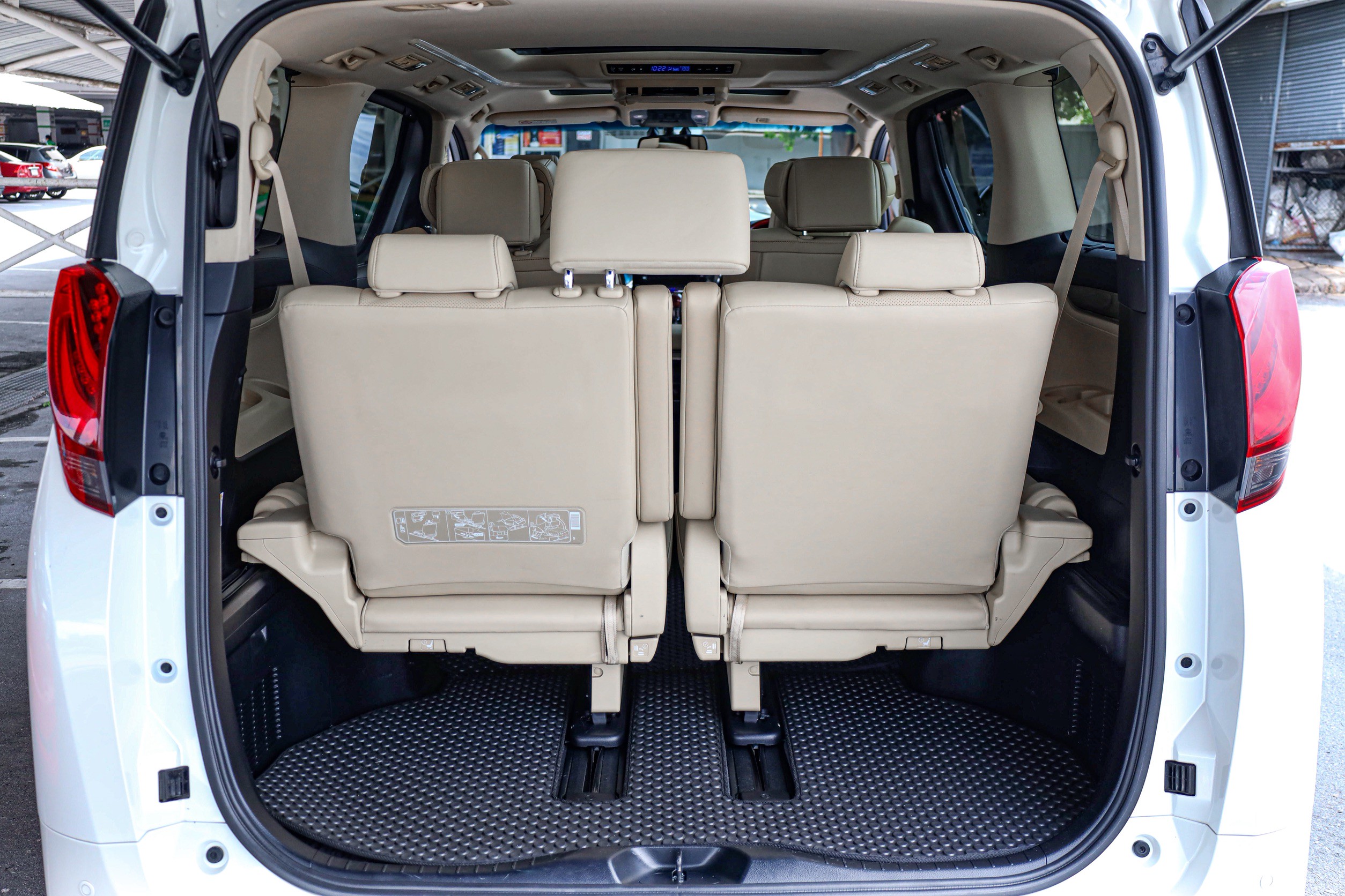 Toyota Alphard Hybrid SR C-Package E-Four PF-รถบ้านมือสอง