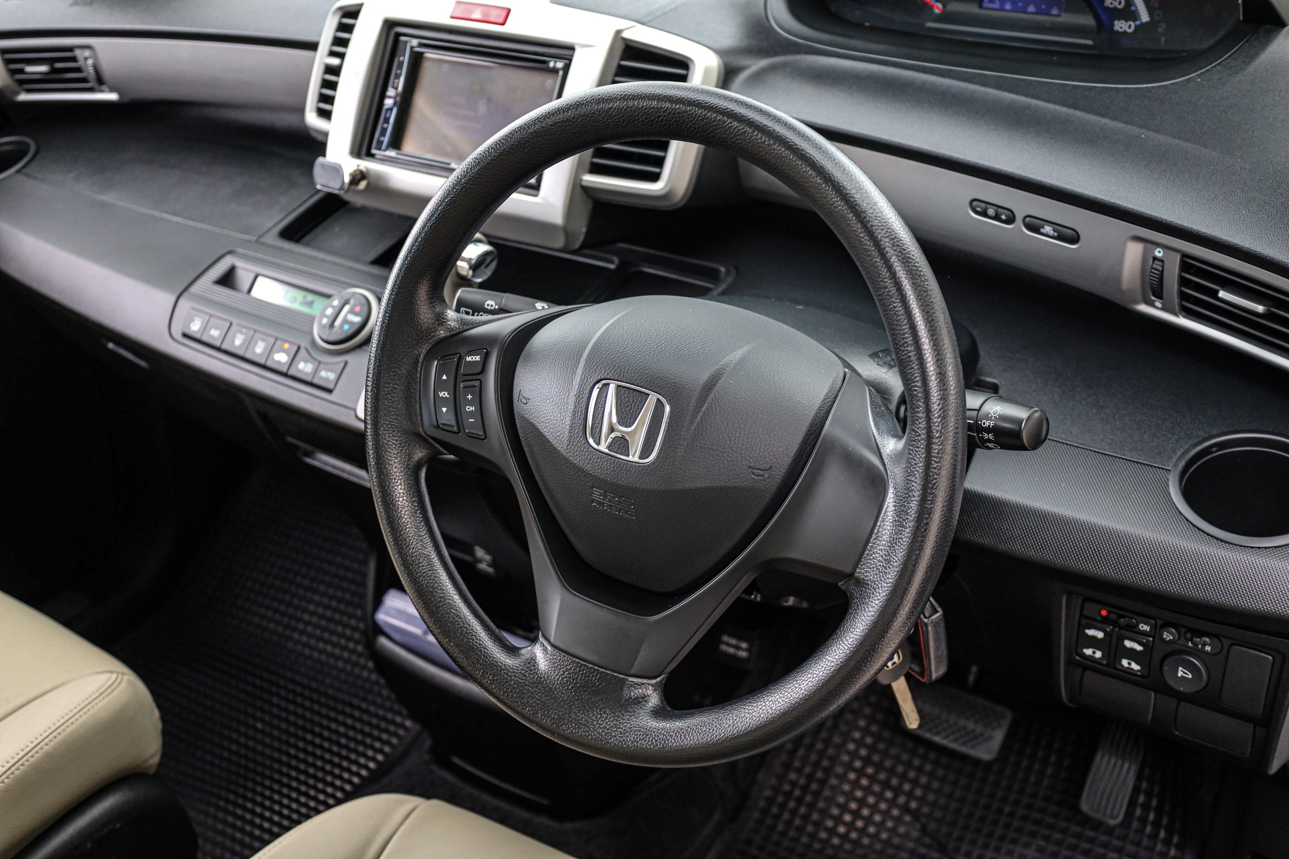 Honda Freed 1.5 EL AT PF-รถบ้านมือสอง