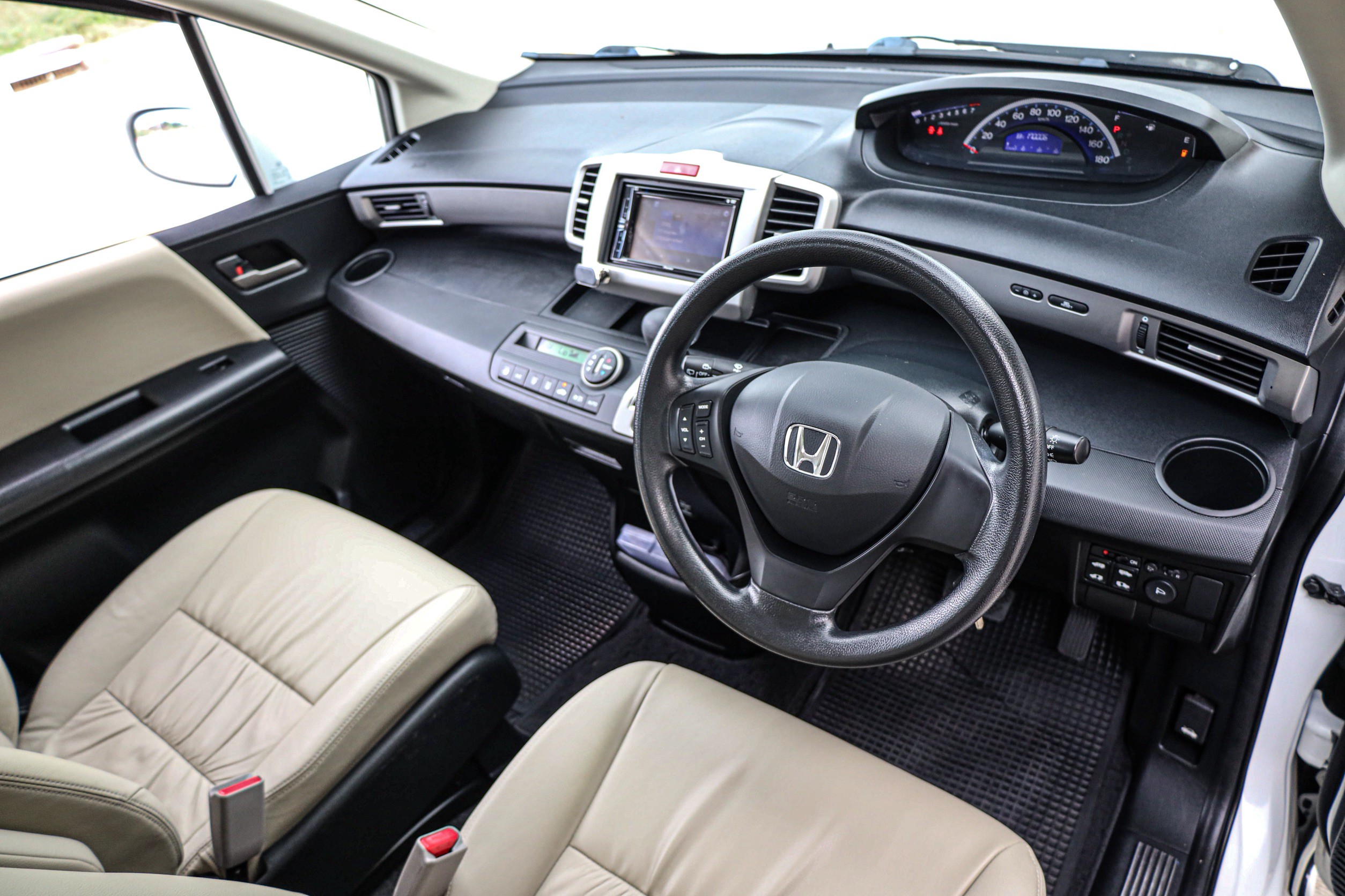 Honda Freed 1.5 EL AT PF-รถบ้านมือสอง