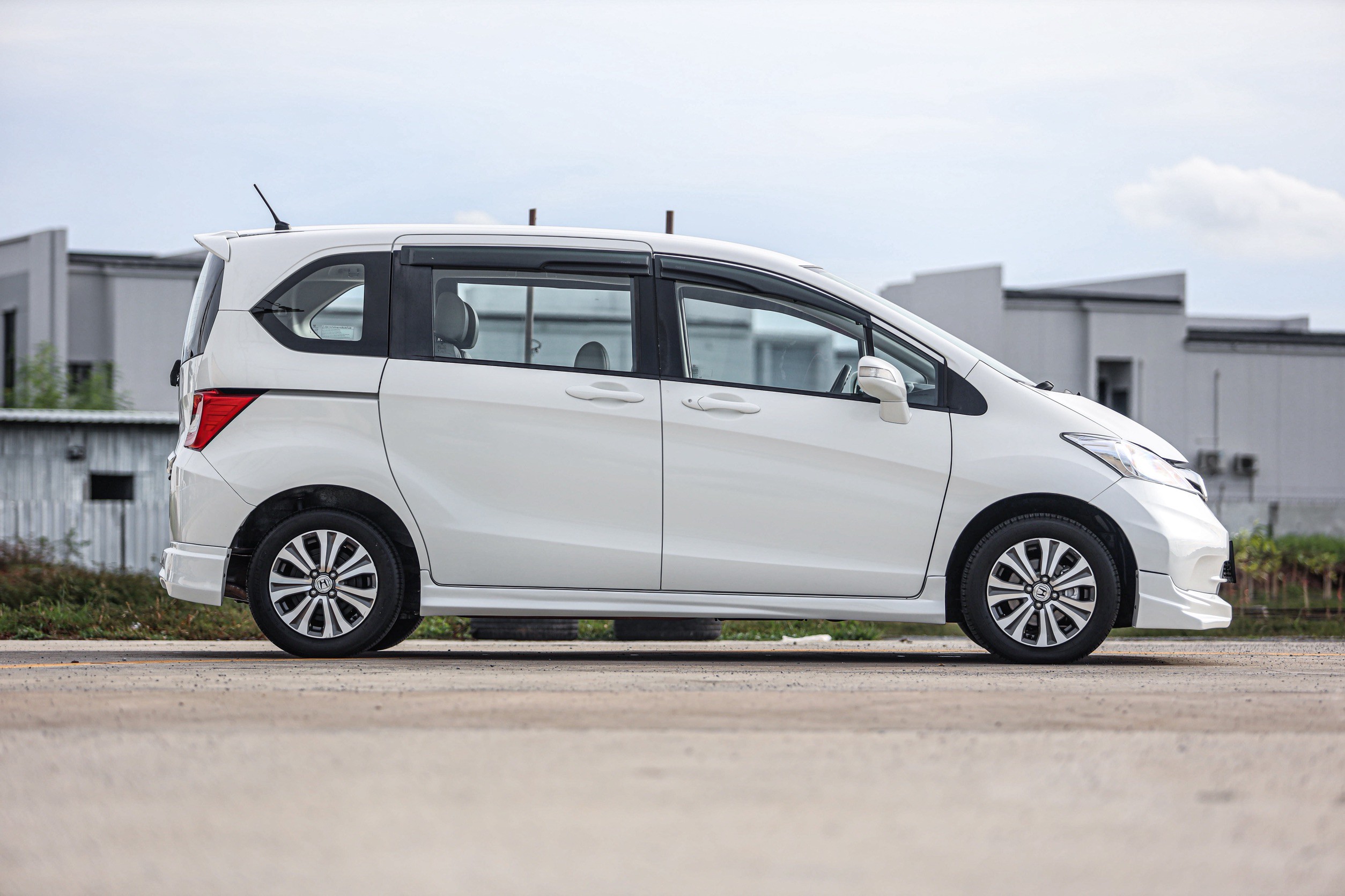 Honda Freed 1.5 EL AT PF-รถบ้านมือสอง
