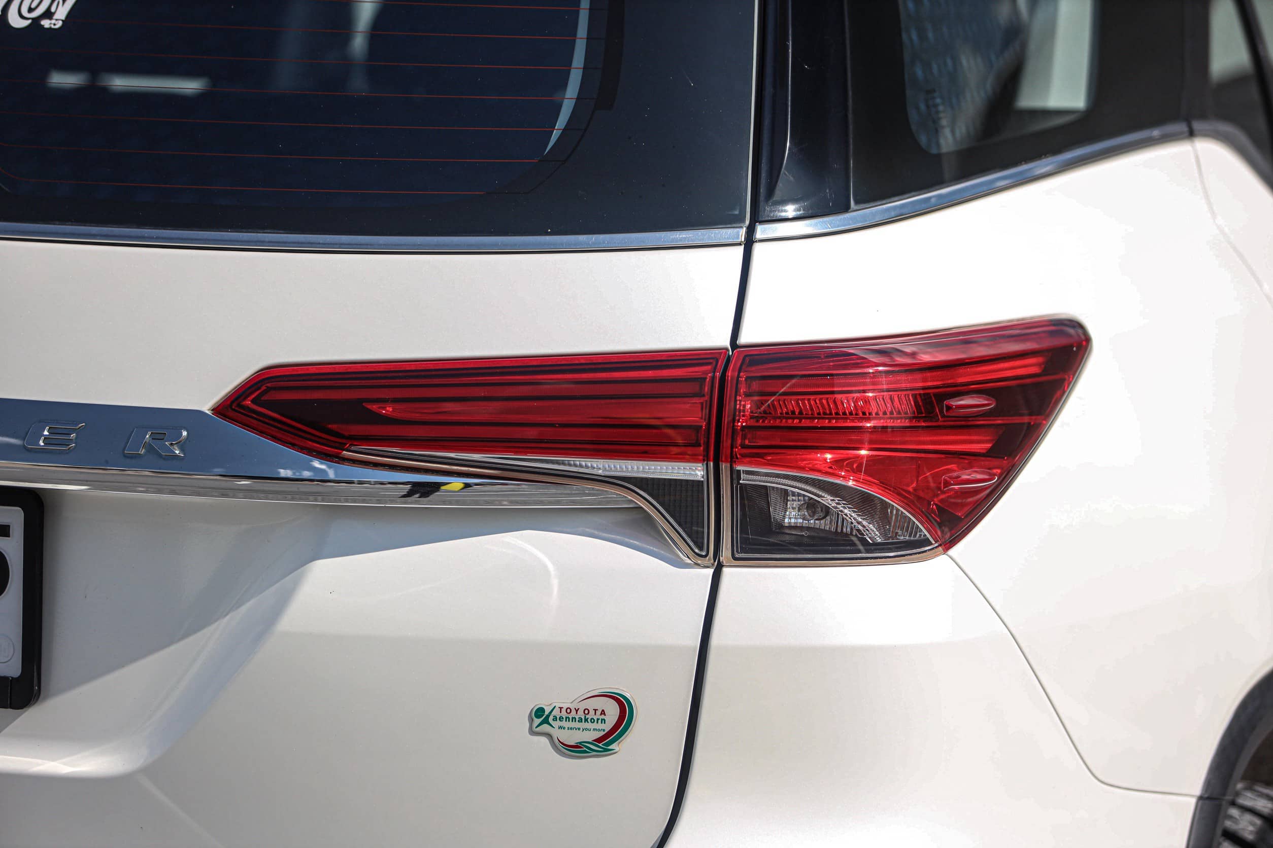 Toyota Fortuner 2.4 V 2WD PF-รถบ้านมือสอง