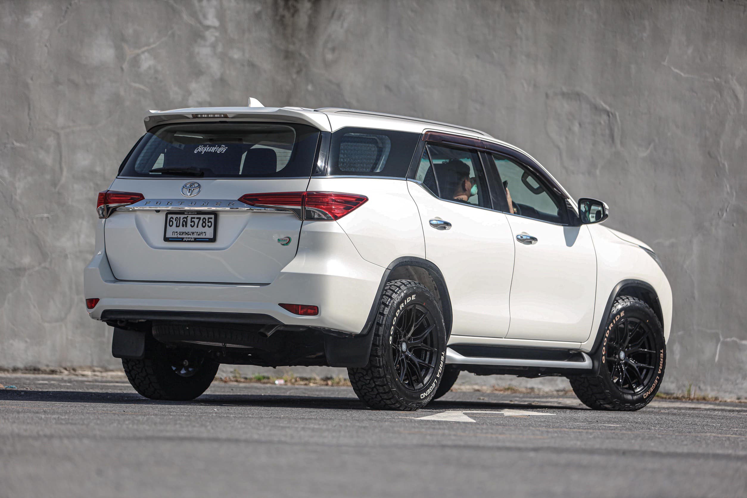 Toyota Fortuner 2.4 V 2WD PF-รถบ้านมือสอง