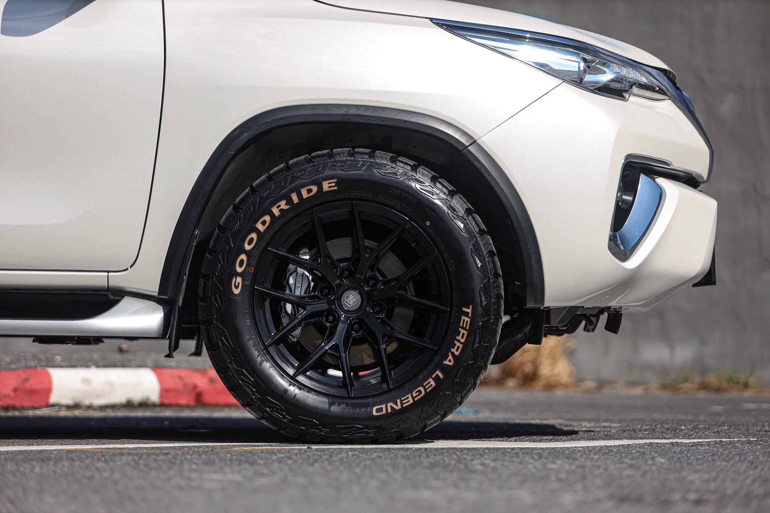 Toyota Fortuner 2.4 V 2WD PF-รถบ้านมือสอง
