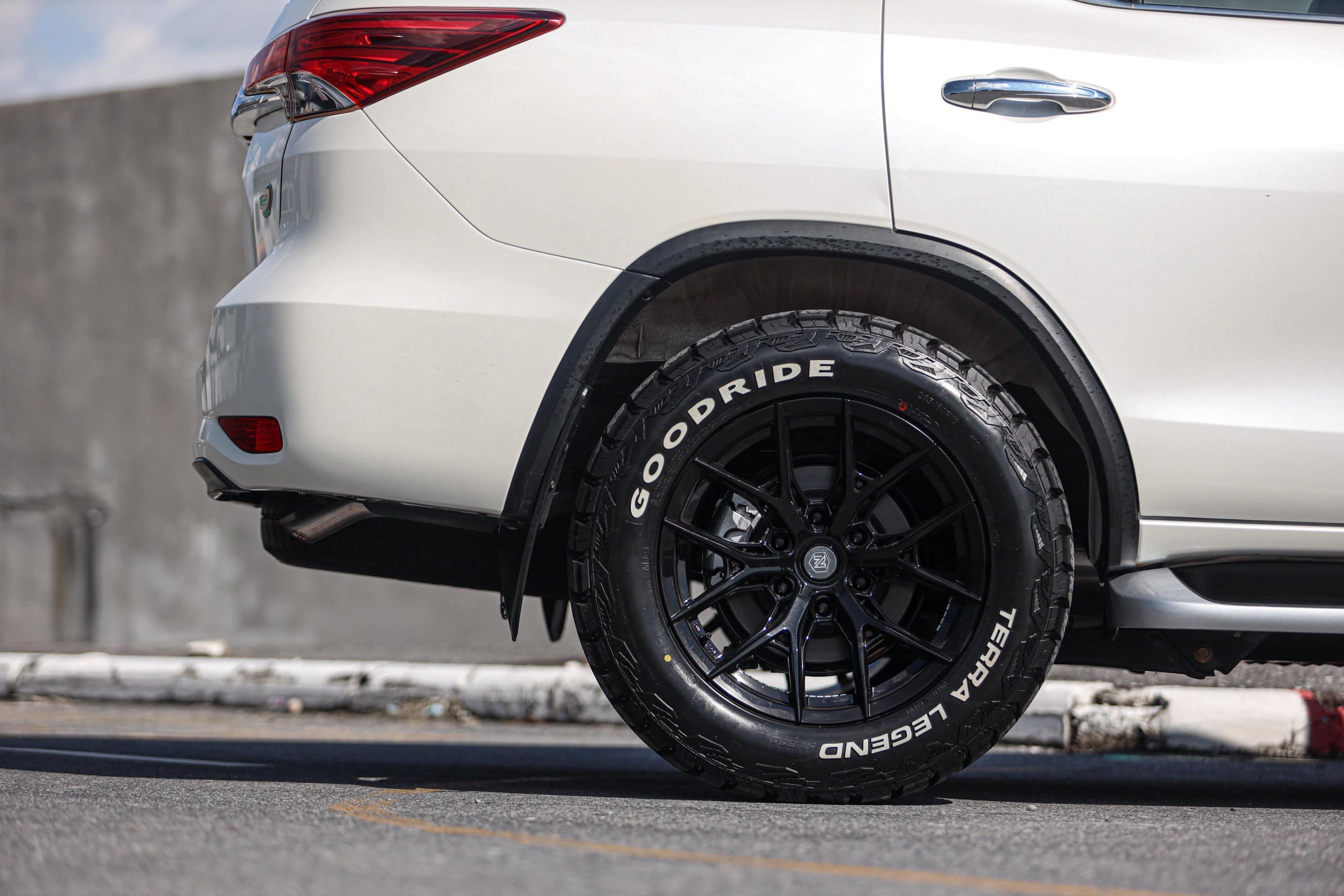 Toyota Fortuner 2.4 V 2WD PF-รถบ้านมือสอง