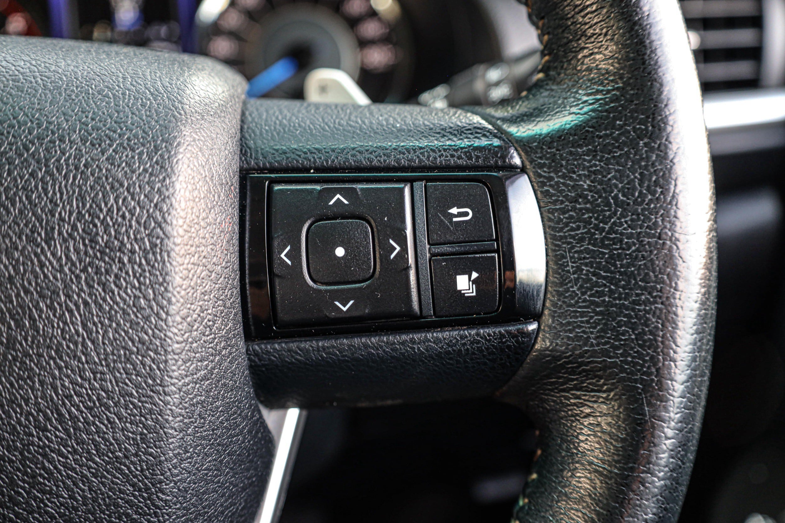 Toyota Fortuner 2.4 V 2WD PF-รถบ้านมือสอง