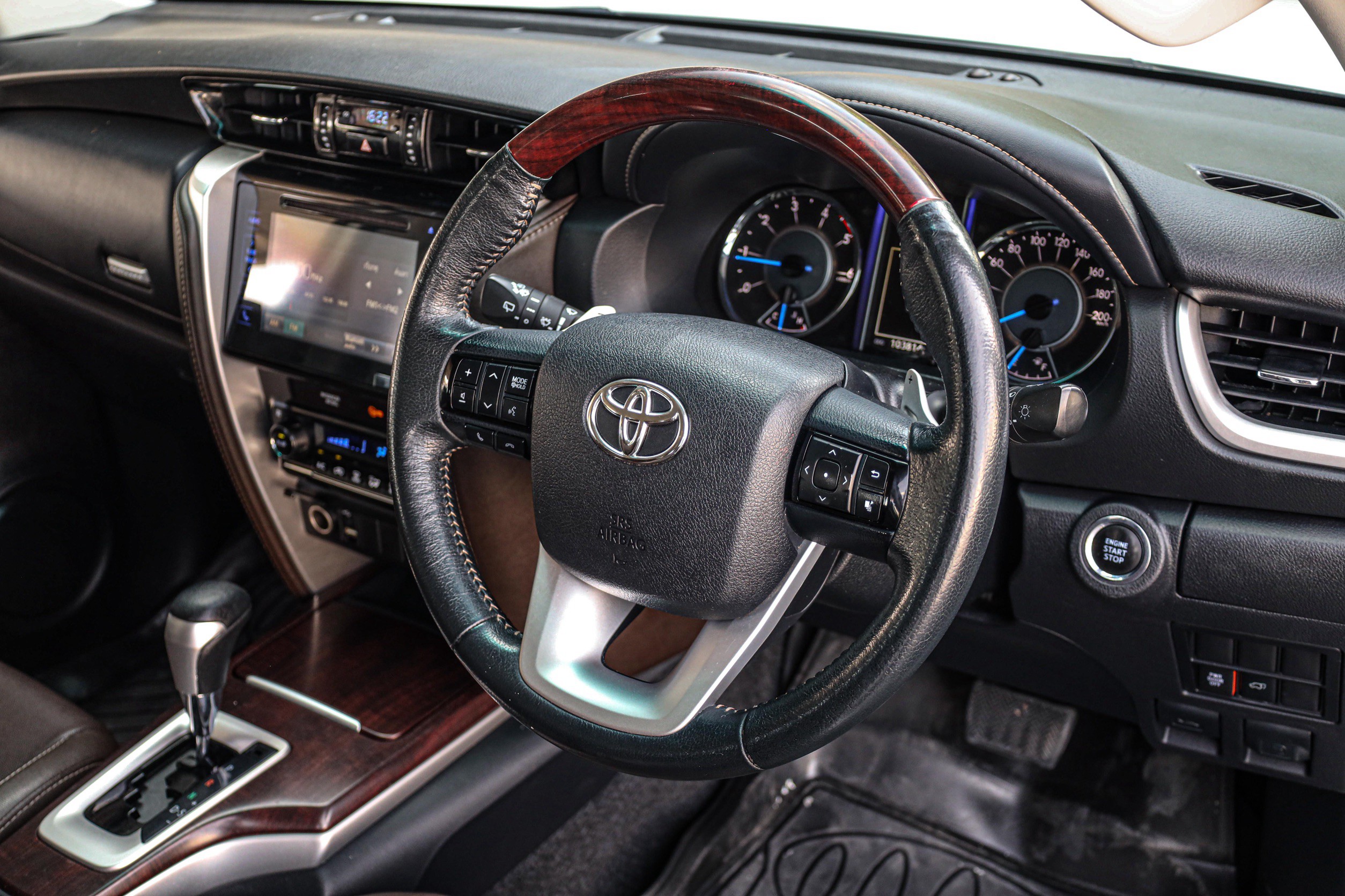 Toyota Fortuner 2.4 V 2WD PF-รถบ้านมือสอง