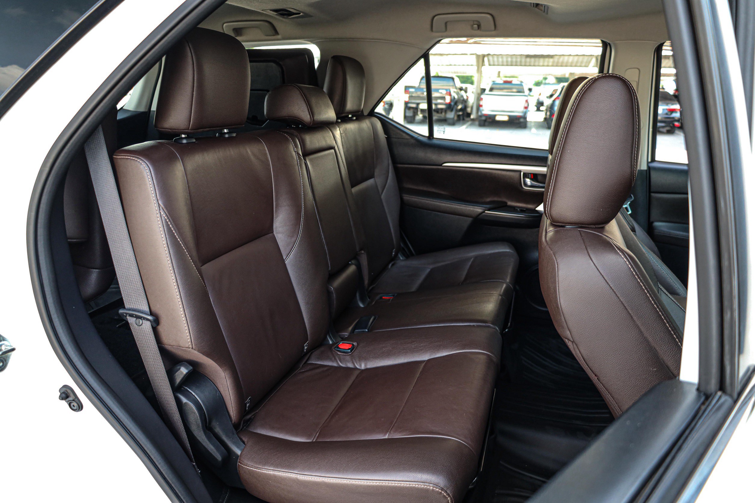 Toyota Fortuner 2.4 V 2WD PF-รถบ้านมือสอง