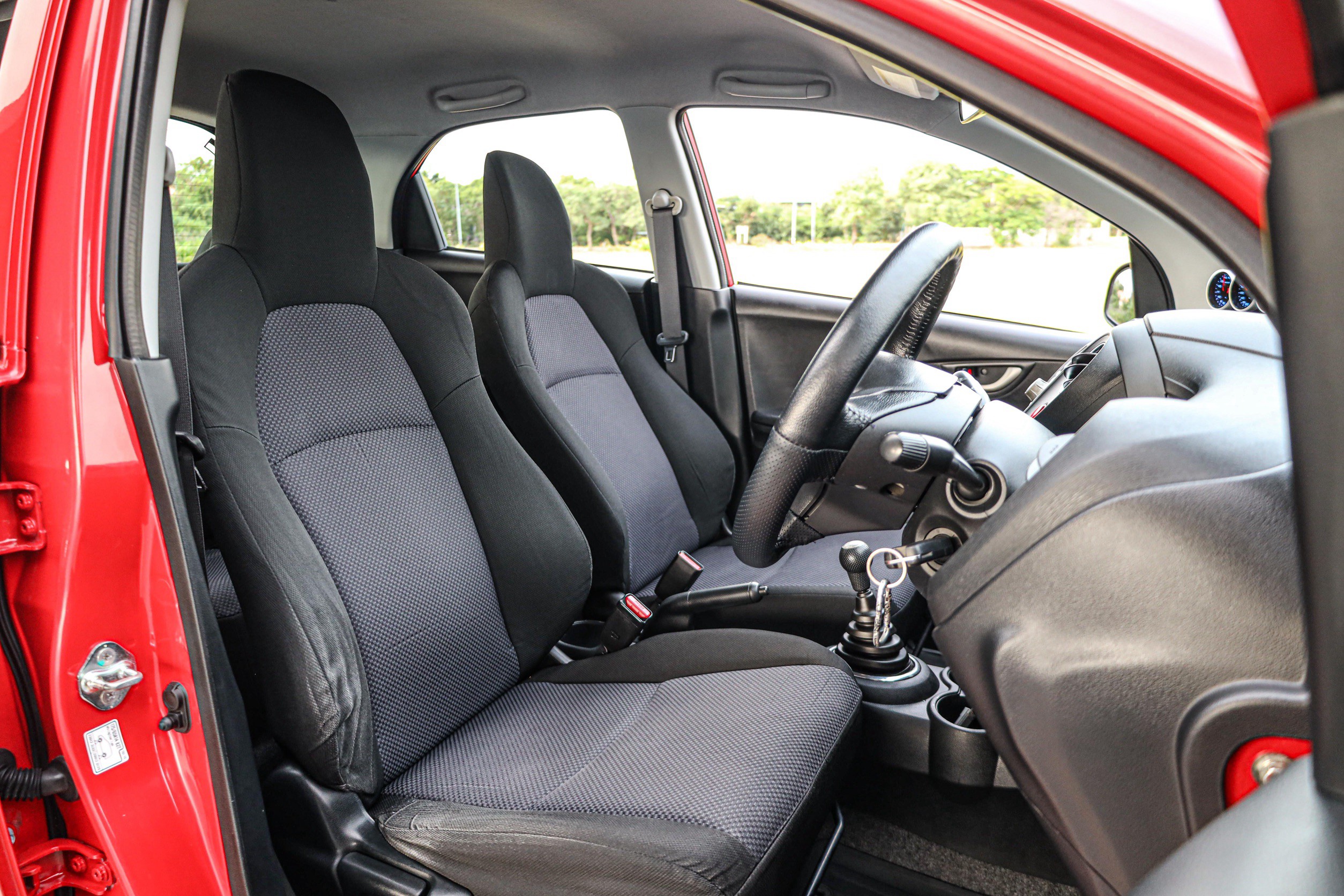 Honda Brio V MT PF-รถบ้านมือสอง