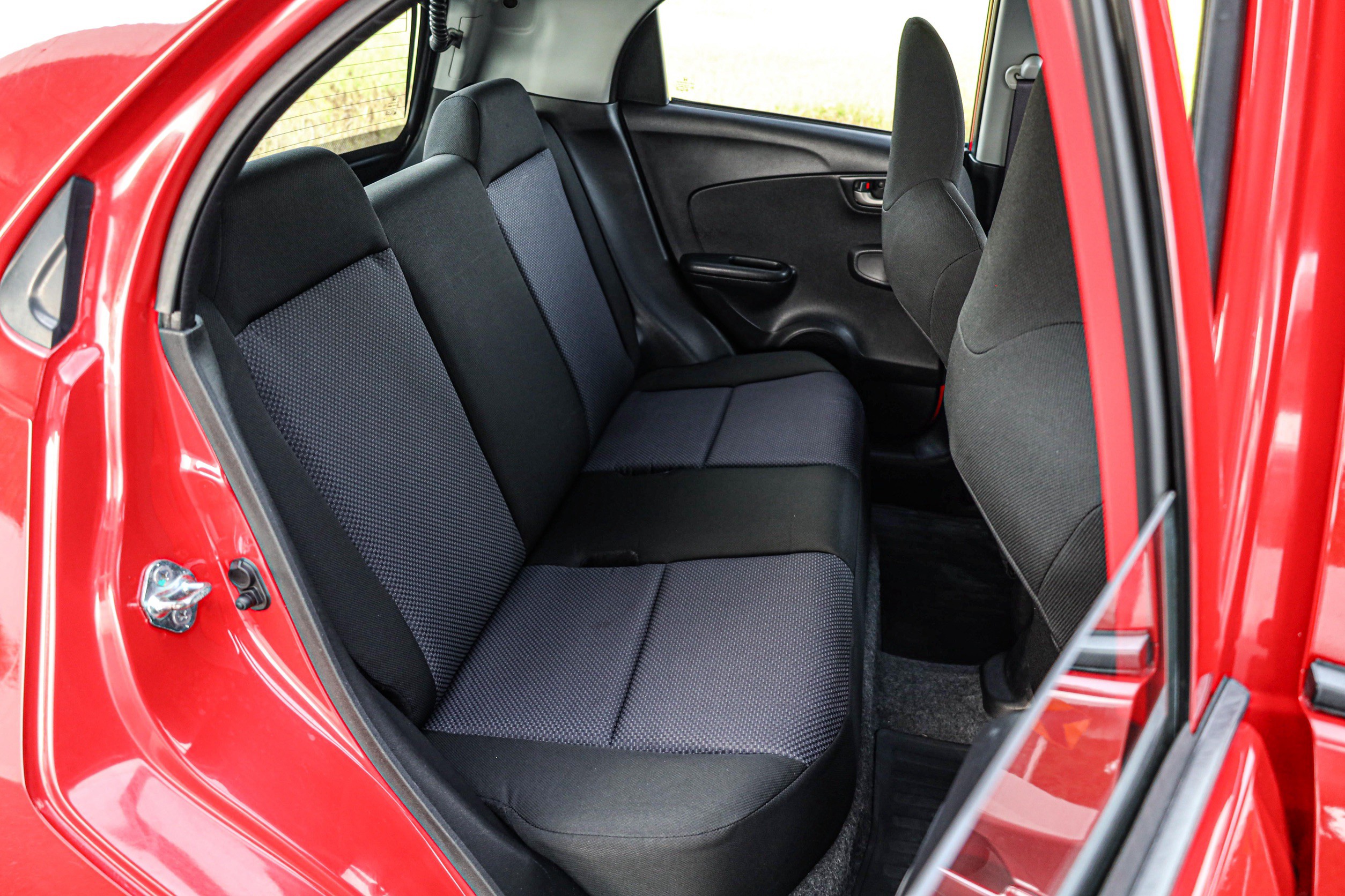 Honda Brio V MT PF-รถบ้านมือสอง