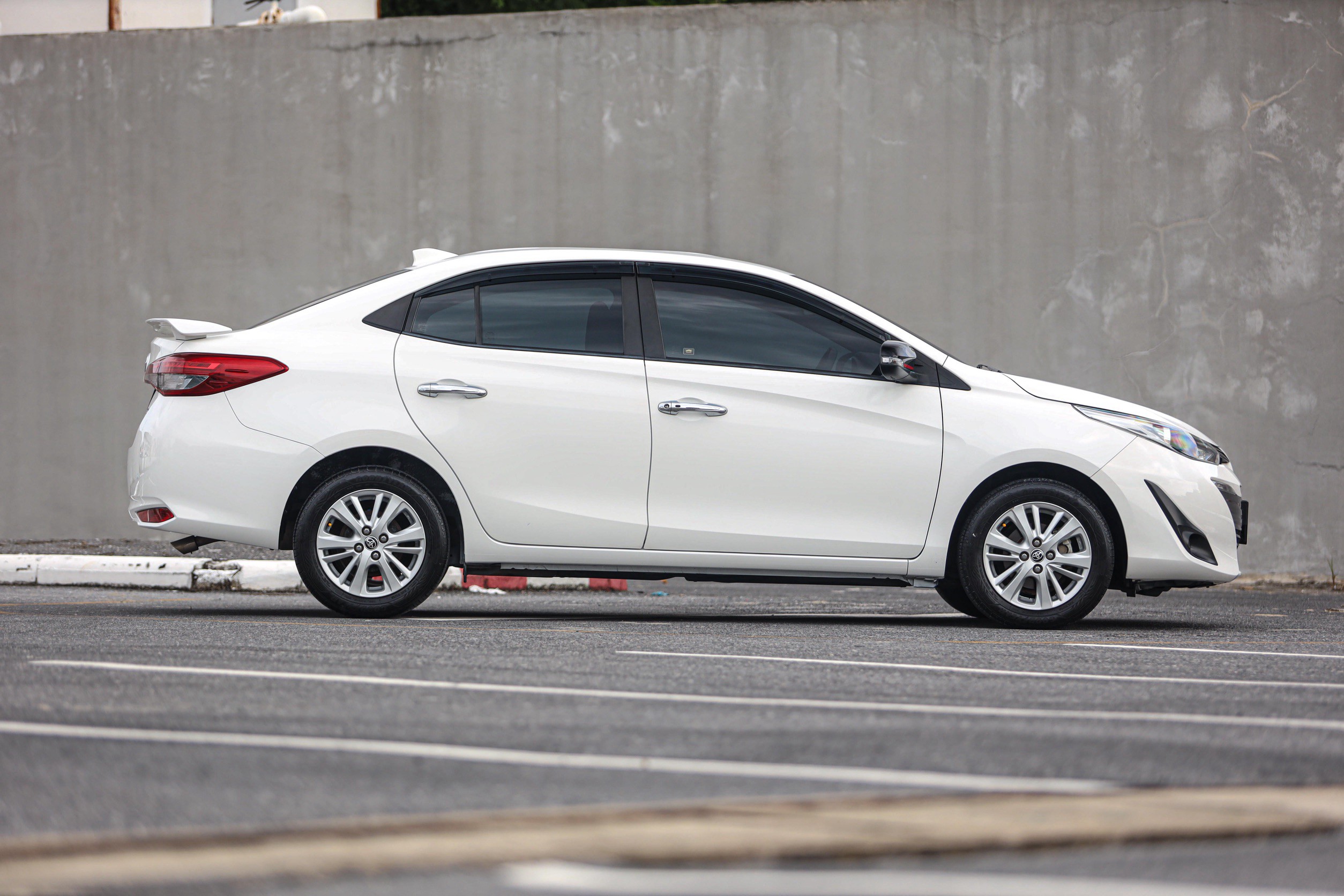 Toyota Yaris Ativ PF-รถบ้านมือสอง