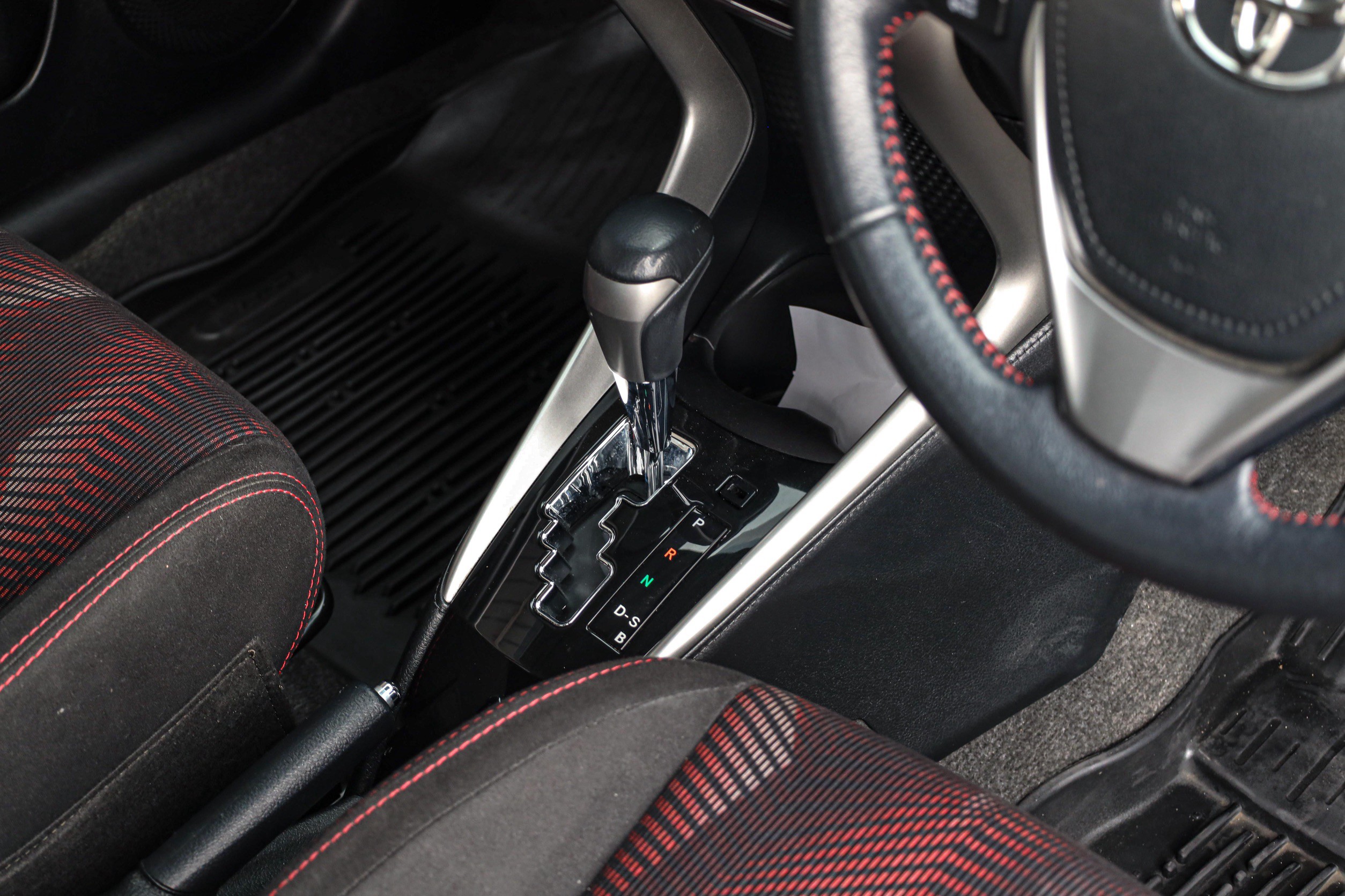 Toyota Yaris Ativ PF-รถบ้านมือสอง