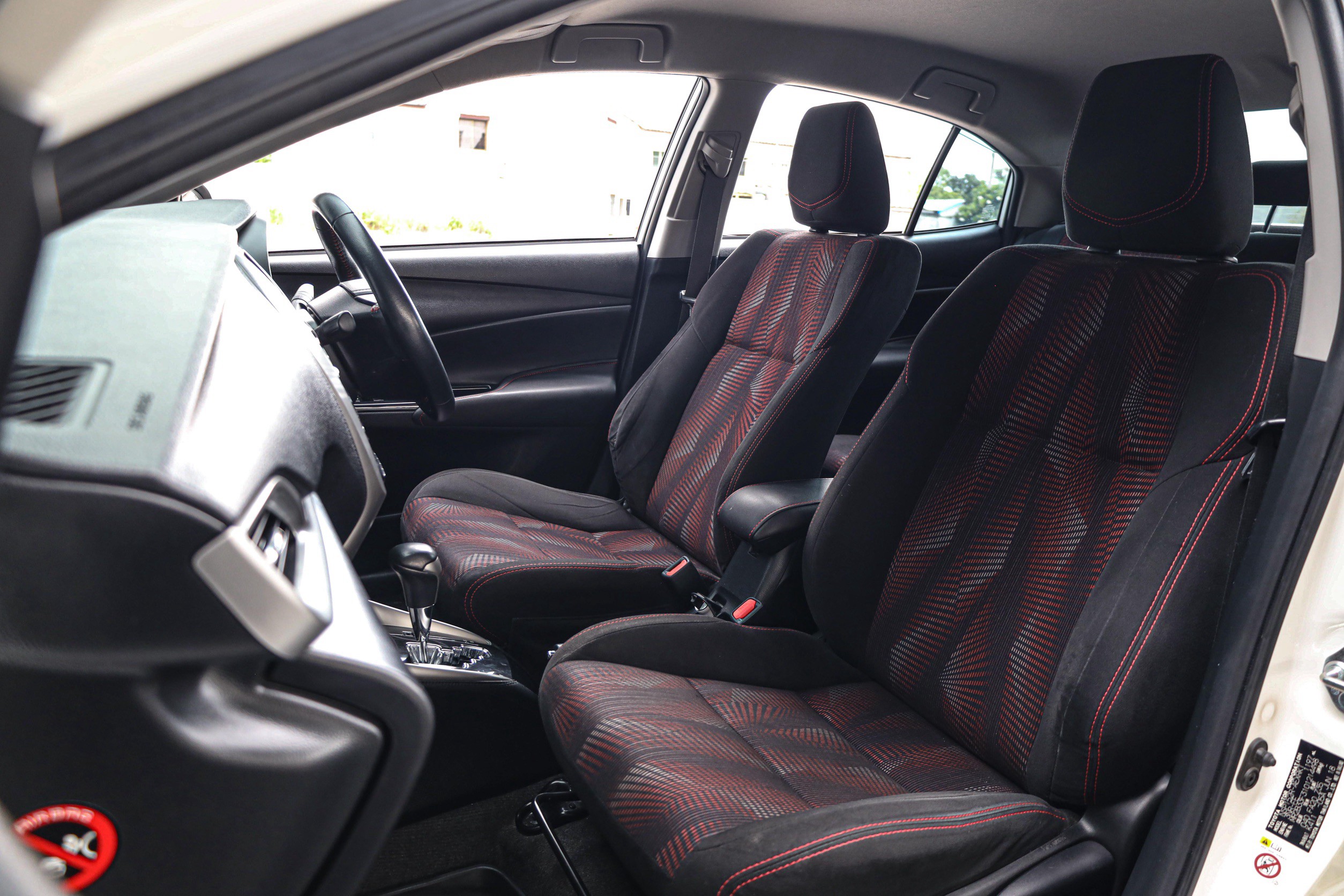 Toyota Yaris Ativ PF-รถบ้านมือสอง