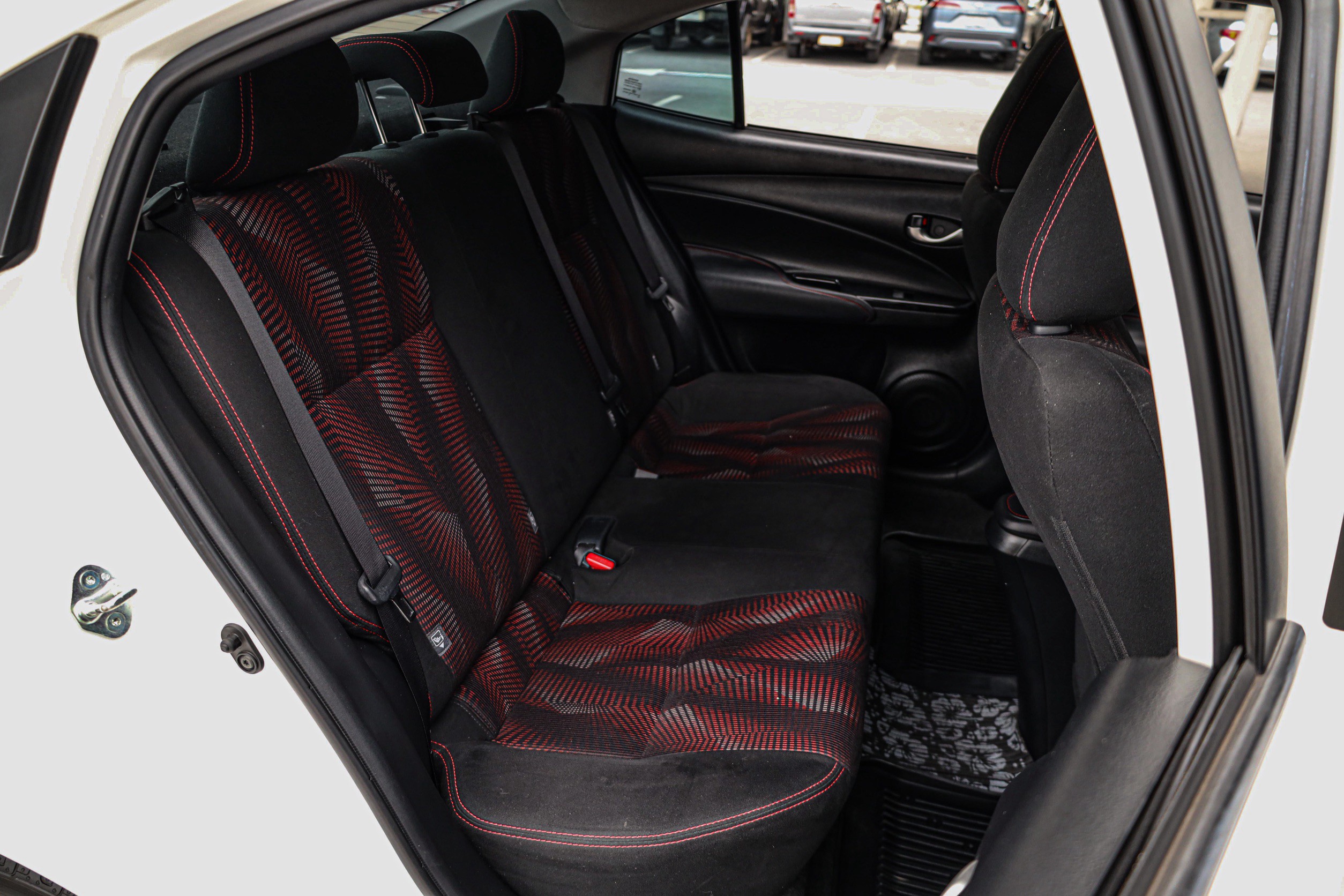 Toyota Yaris Ativ PF-รถบ้านมือสอง
