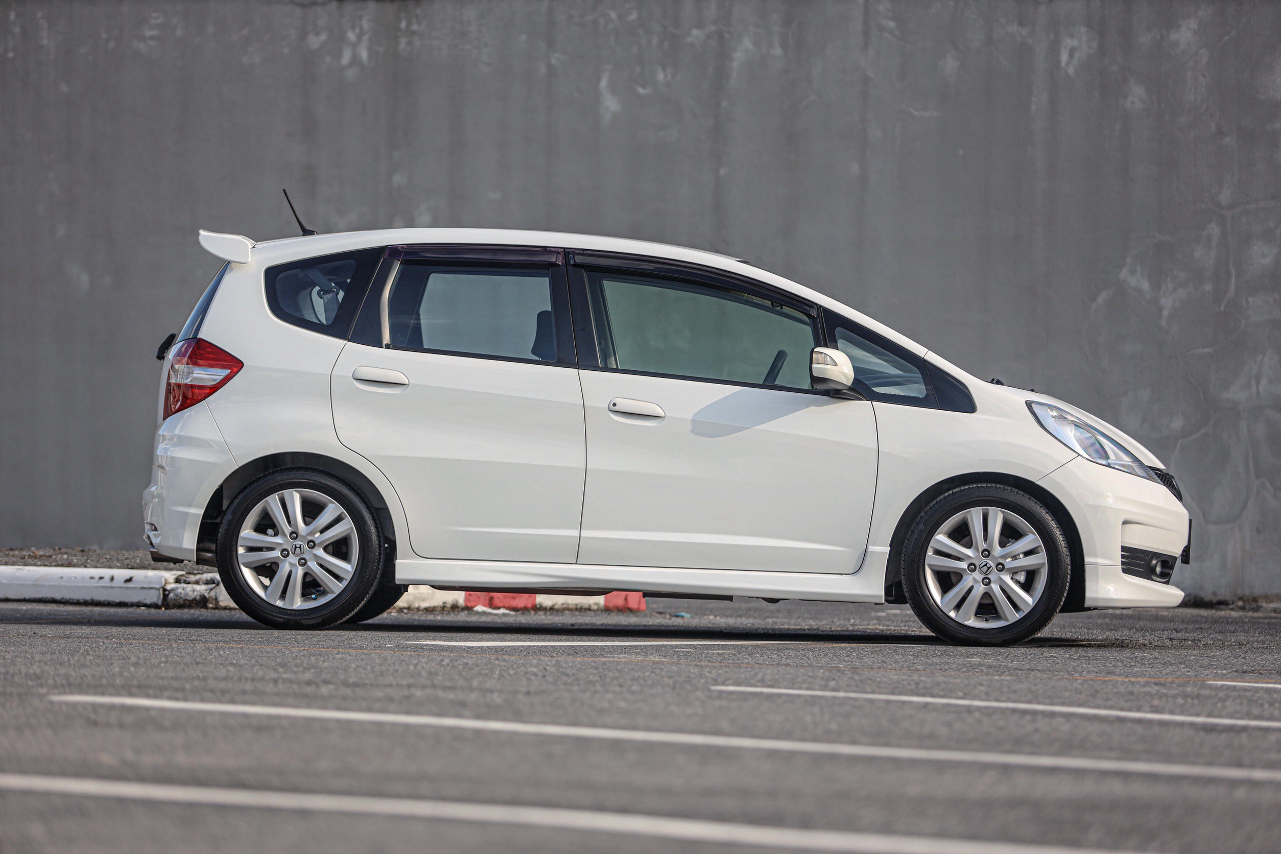 Honda Jazz Ge Japan AT PF-รถบ้านมือสอง
