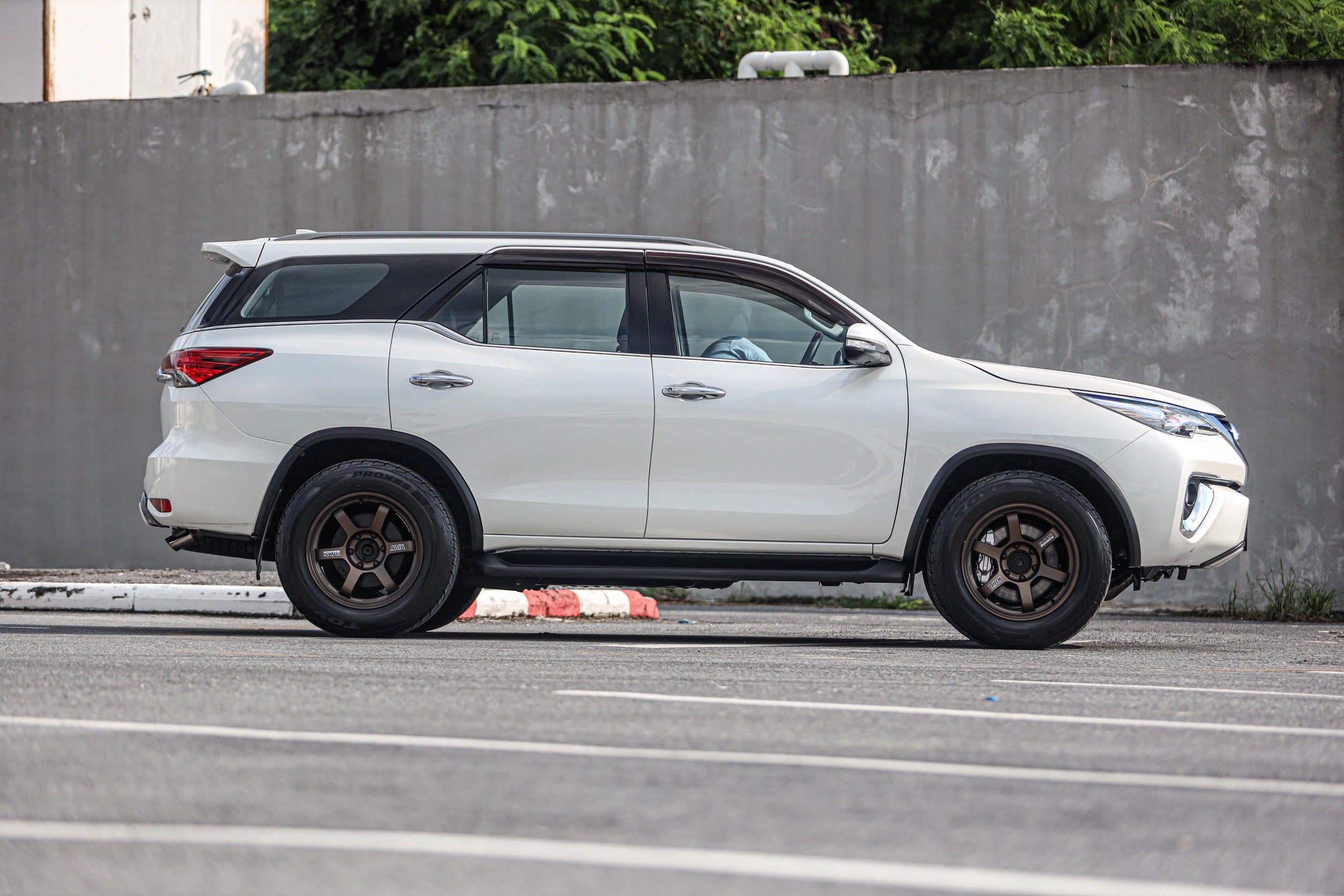 Toyota Fortuner 2.4 V 2WD PF-รถบ้านมือสอง