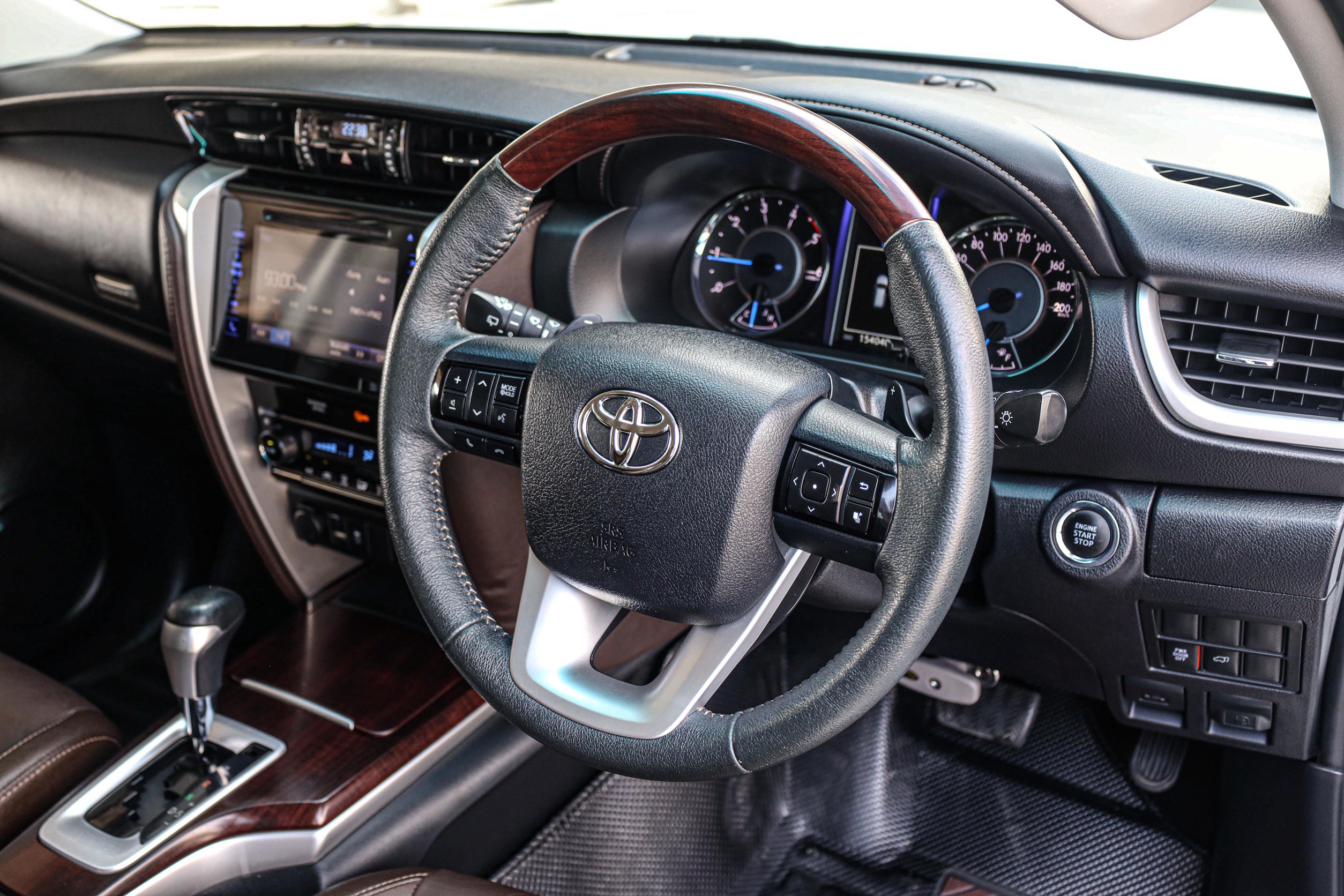 Toyota Fortuner 2.4 V 2WD PF-รถบ้านมือสอง