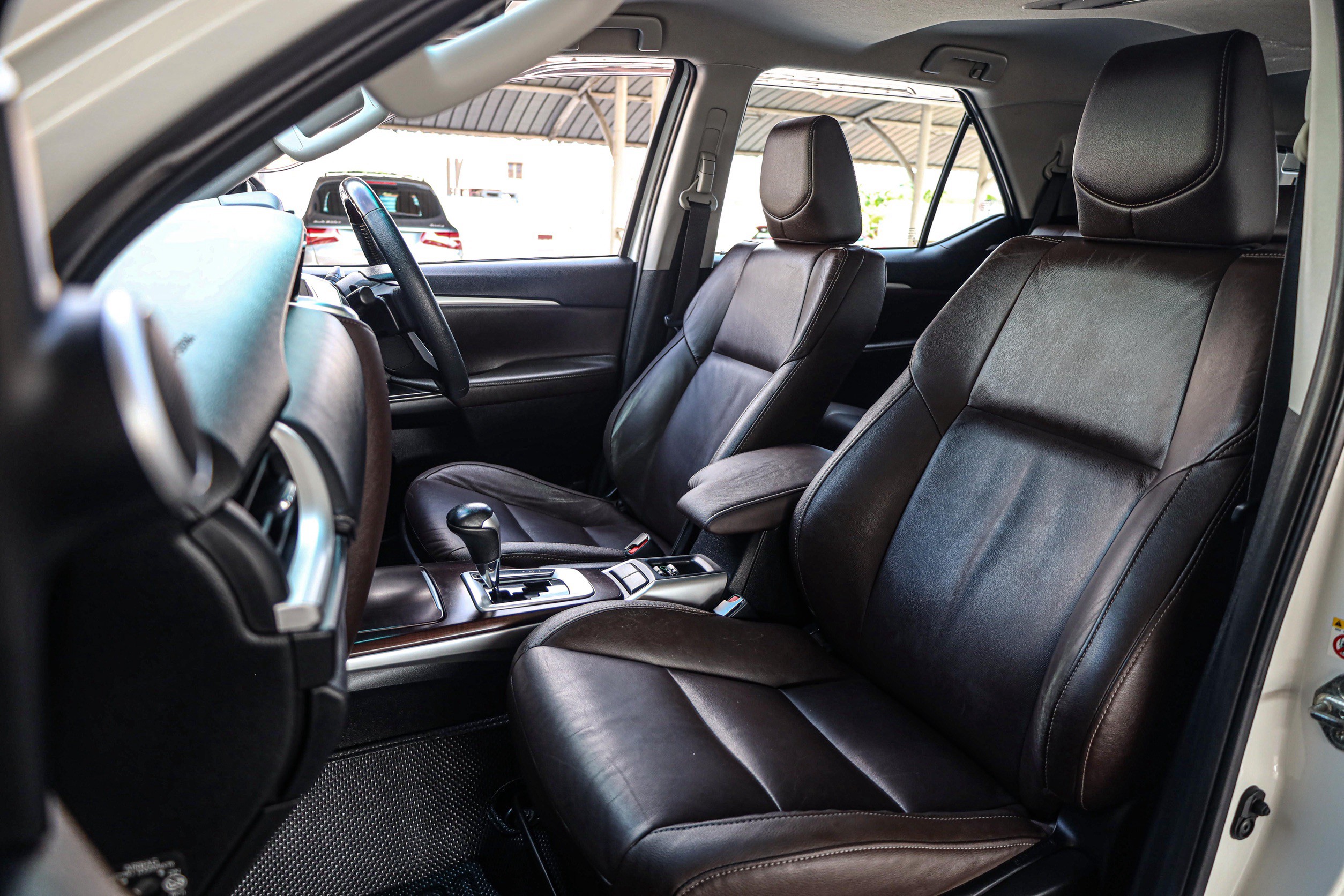 Toyota Fortuner 2.4 V 2WD PF-รถบ้านมือสอง