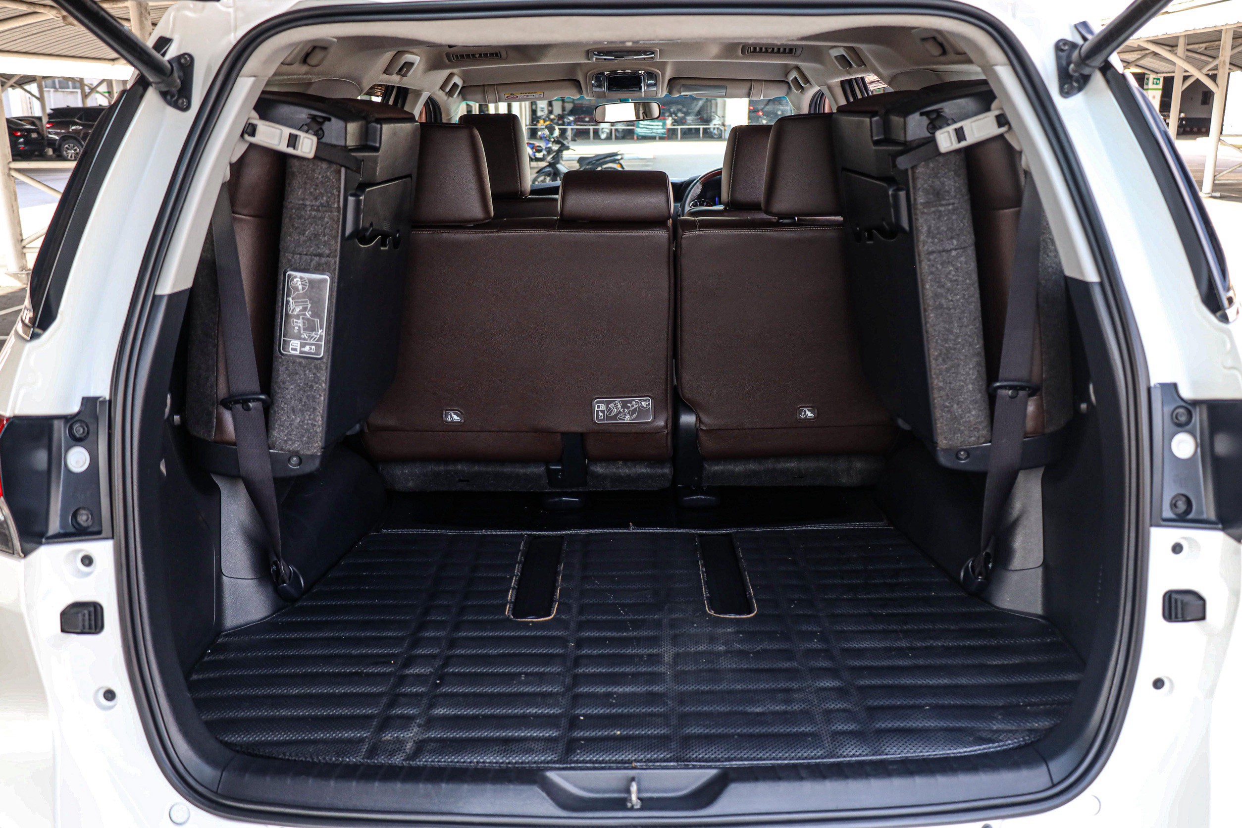 Toyota Fortuner 2.4 V 2WD PF-รถบ้านมือสอง
